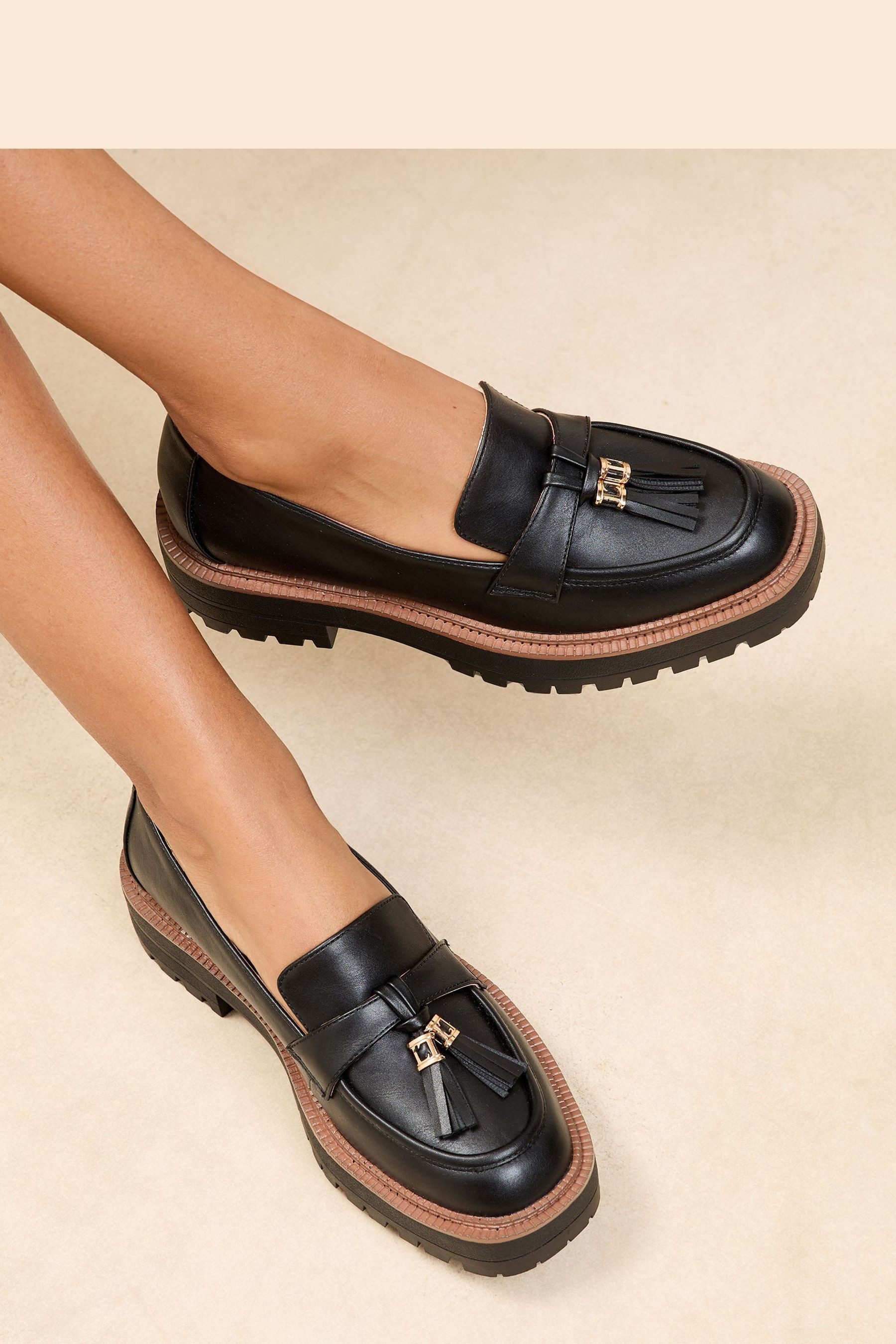 LIPSY Lipsy Slipper aus Lackleder mit Trensendetail Loafer (1-tlg)