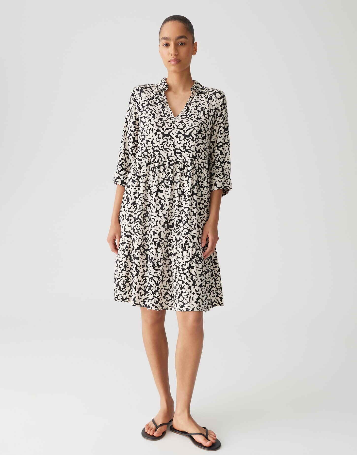 Minikleid WALARI Regular mit femininen Volantstufen