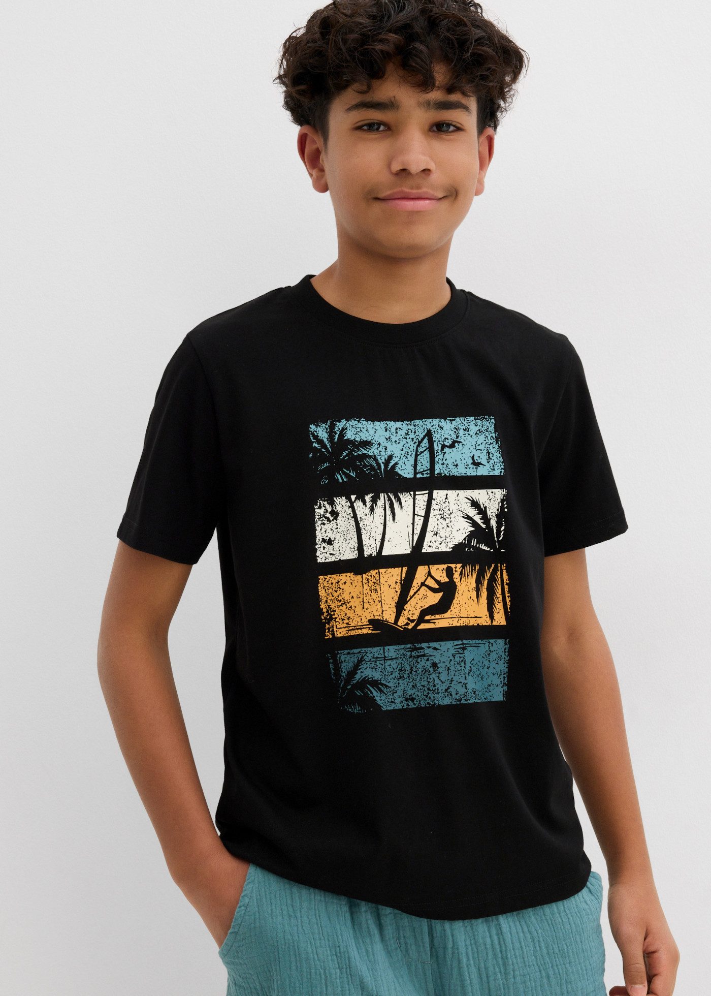 bonprix T-Shirt aus reiner Baumwolle, mit modischem Print, Kurzarm-Design, Regular Fit