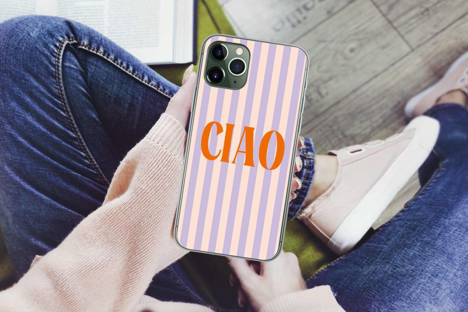 MuchoWow Handyhülle für Apple iPhone 11 Pro Max Ciao - Zitat - Pastell - Streifen, Smartphone-Bumper, Print, Handy Schutzhülle Dünn