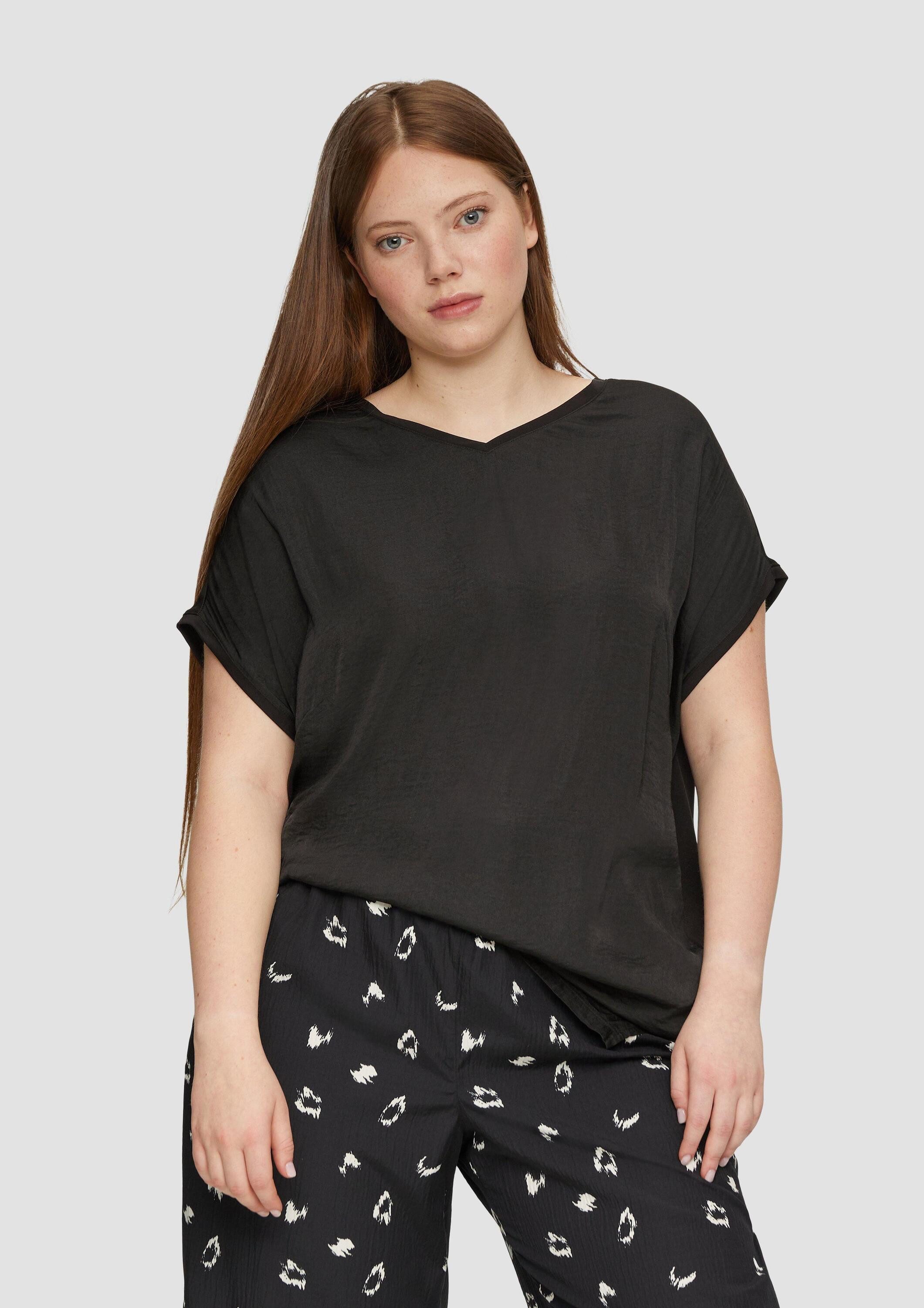 QS Kurzarmshirt T-Shirt Fabricmix-Shirt im Loose Fit mit V-Ausschnitt