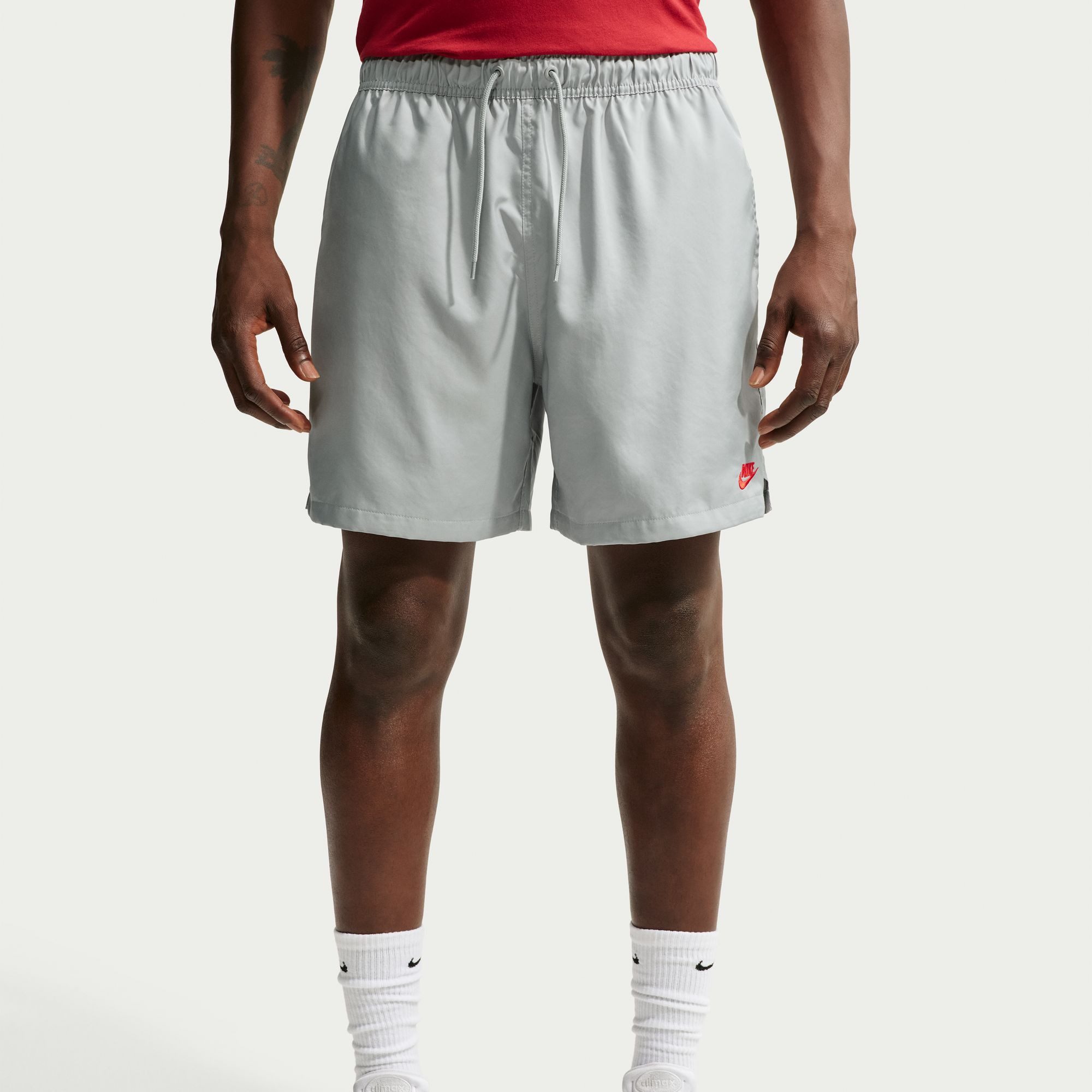 Nike Sportswear Shorts Nike Club Men's Woven Flow Shorts mit Eingrifftaschen und Gesäßtasche, schnell trocknend, pflegeleicht