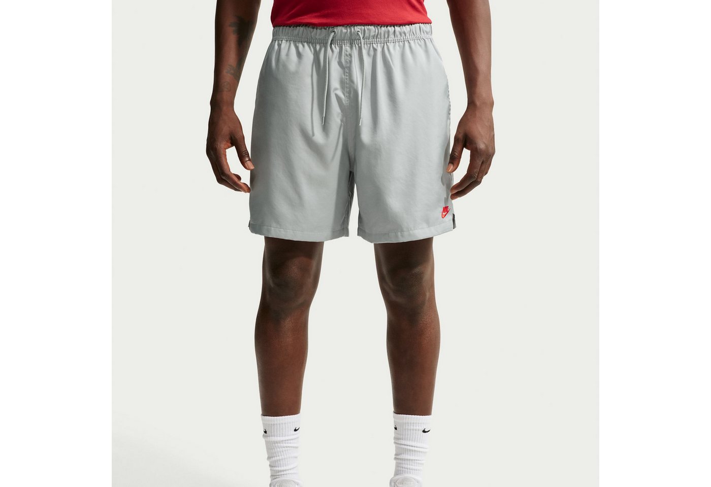 Nike Sportswear Shorts M NK CLUB FLOW SHORT mit Eingrifftaschen und Gesäßtasche, schnell trocknend, pflegeleicht