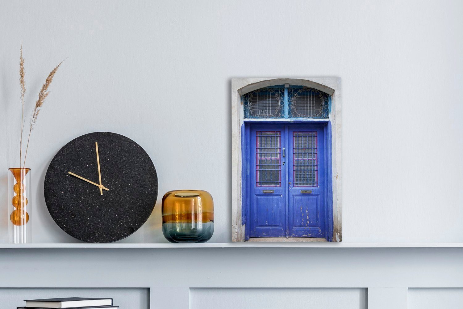 OneMillionCanvasses® Leinwandbild Blaue und (1 Zackenaufhänger, baufällige Nikosia, Tür Leinwandbild St), fertig in bespannt Gemälde, 20x30 cm inkl