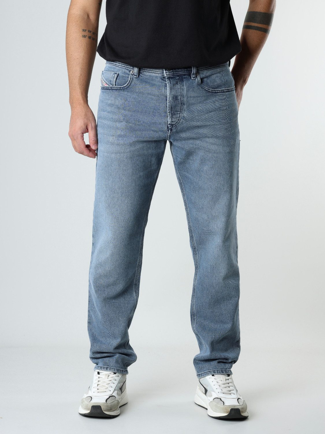 Diesel Tapered-fit-Jeans Regular Fit - 2023 D-FINITIVE Mittlere Bundhöhe, Konische Beinform