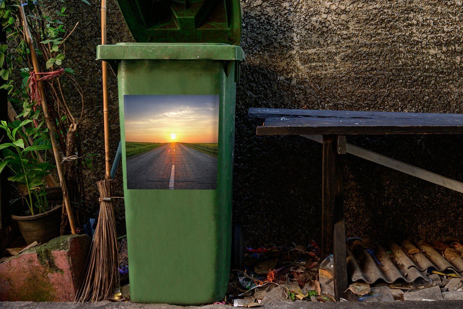 MuchoWow Wandsticker Sonnenaufgang Sticker, (1 der Container, St), Abfalbehälter Mülleimer-aufkleber, über Straße Mülltonne