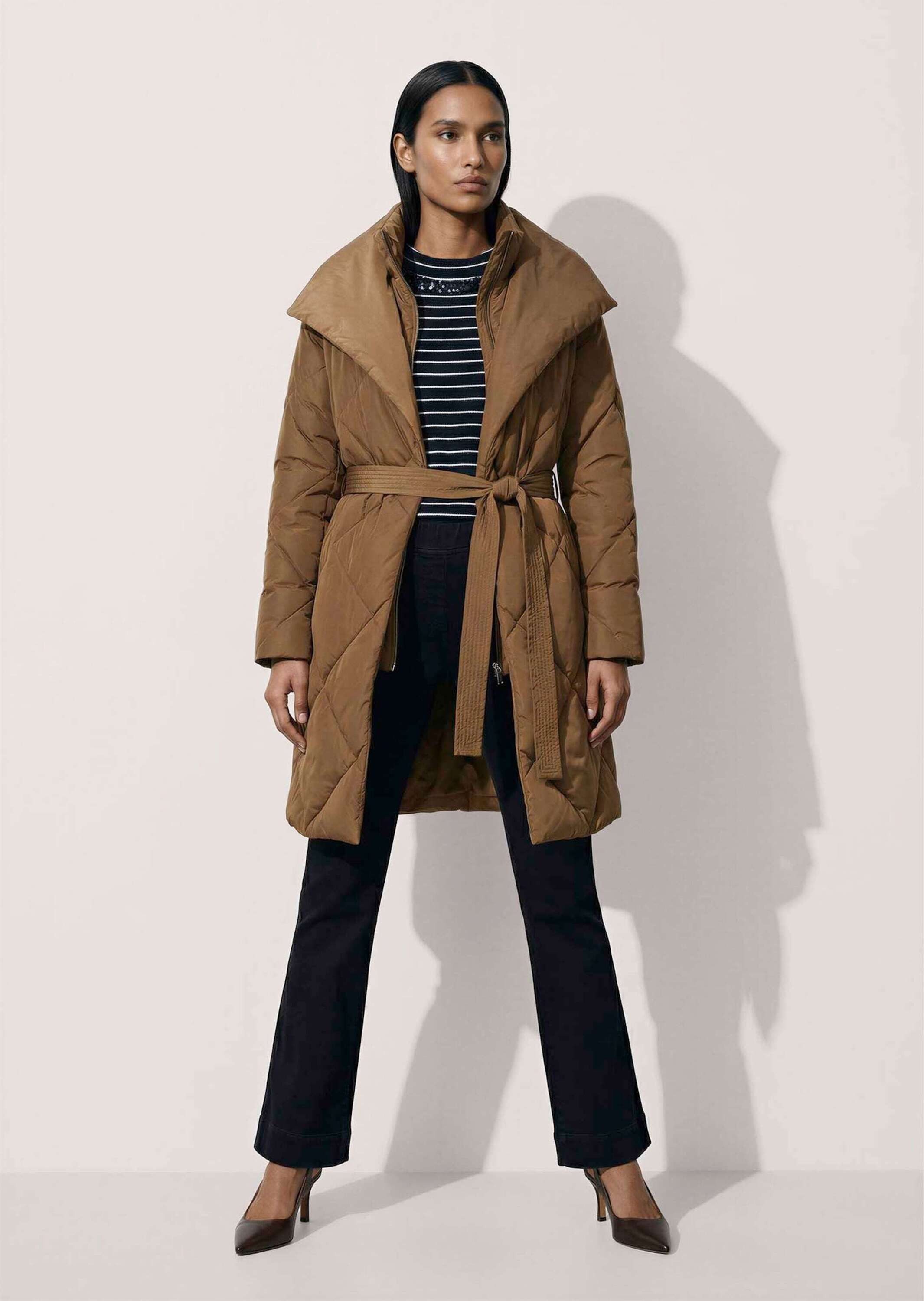 MADELEINE Steppjacke Rauten-Steppmantel mit Bindegürtel Großer Spatenkragen, verdeckte Druckknopfleiste & Eingrifftaschen