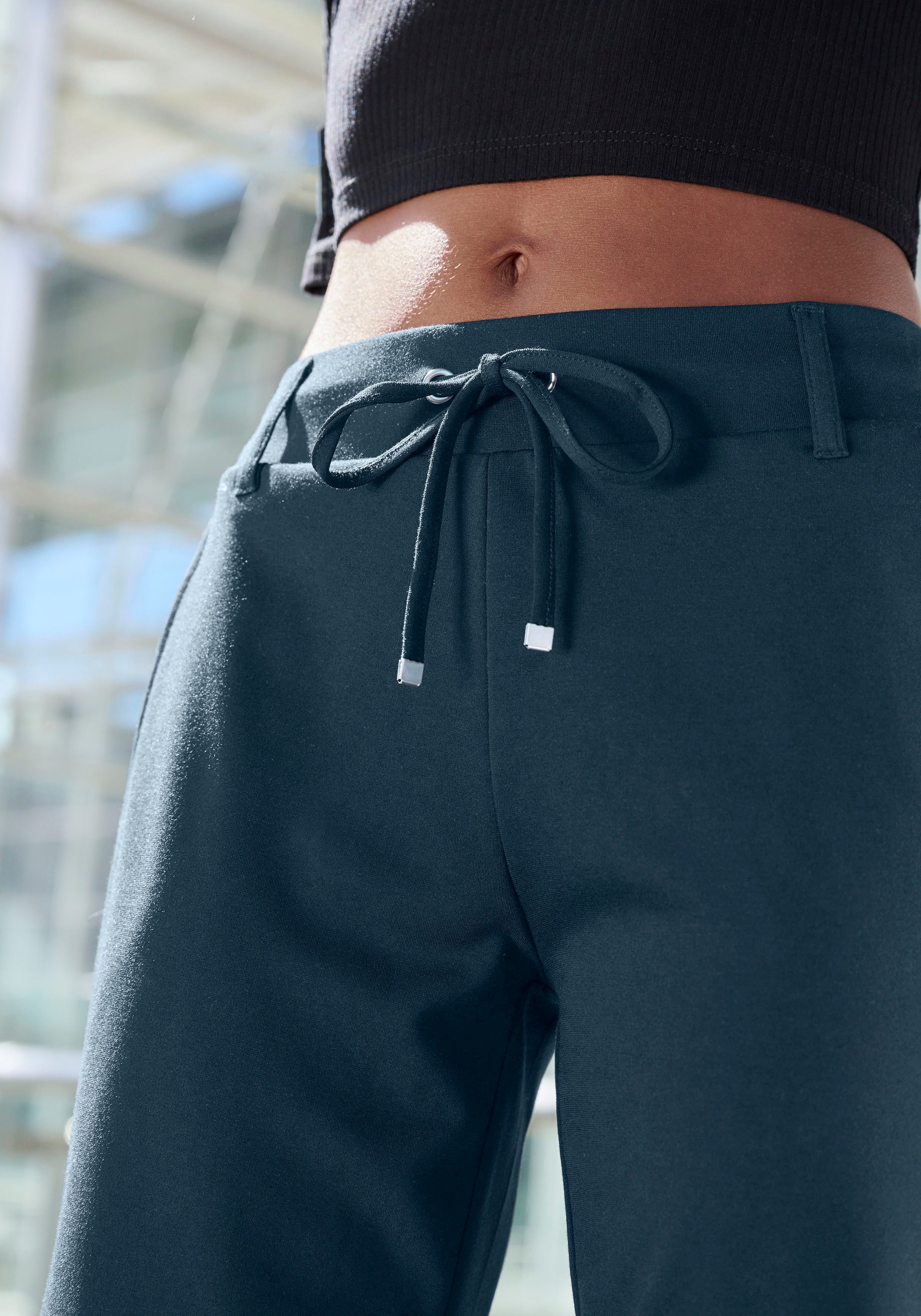 LASCANA Shorts mit Gürtelschlaufen und Bindeband, Loungewear – Bild 4 von 5