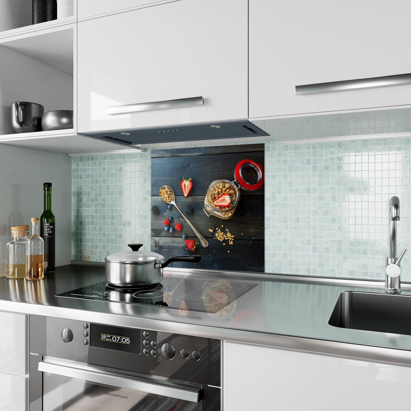 Primedeco Küchenrückwand Küchenrückwand Spritzschutz Glas Erdbeeren mit Granola und Motiv