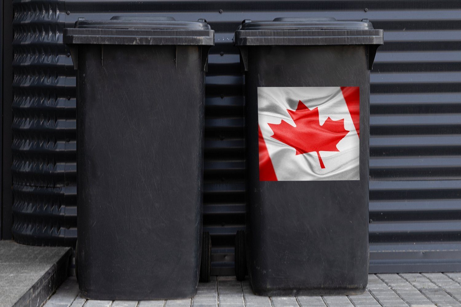 MuchoWow Wandsticker Nahaufnahme der Flagge Abfalbehälter (1 St), Container, Mülltonne, Kanada Mülleimer-aufkleber, von Sticker