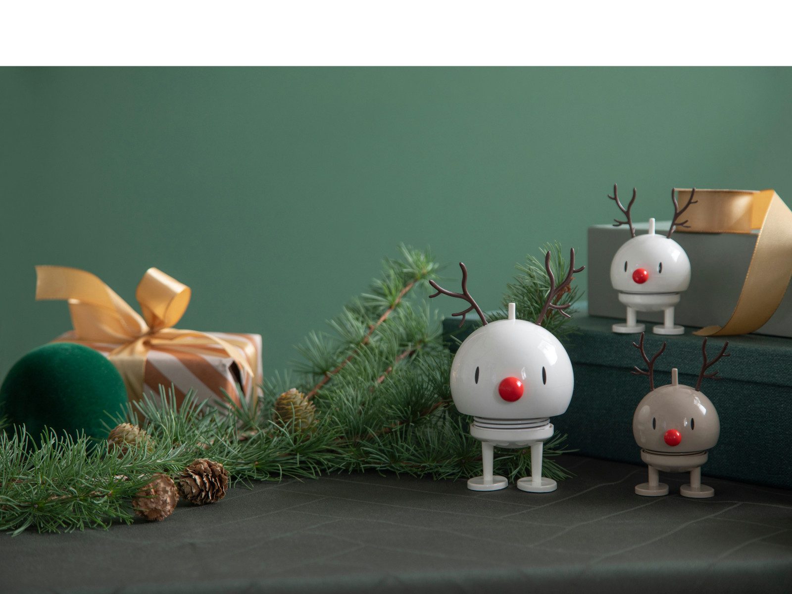 HOPTIMIST Dekofigur Bumble M white Reindeer 14cm