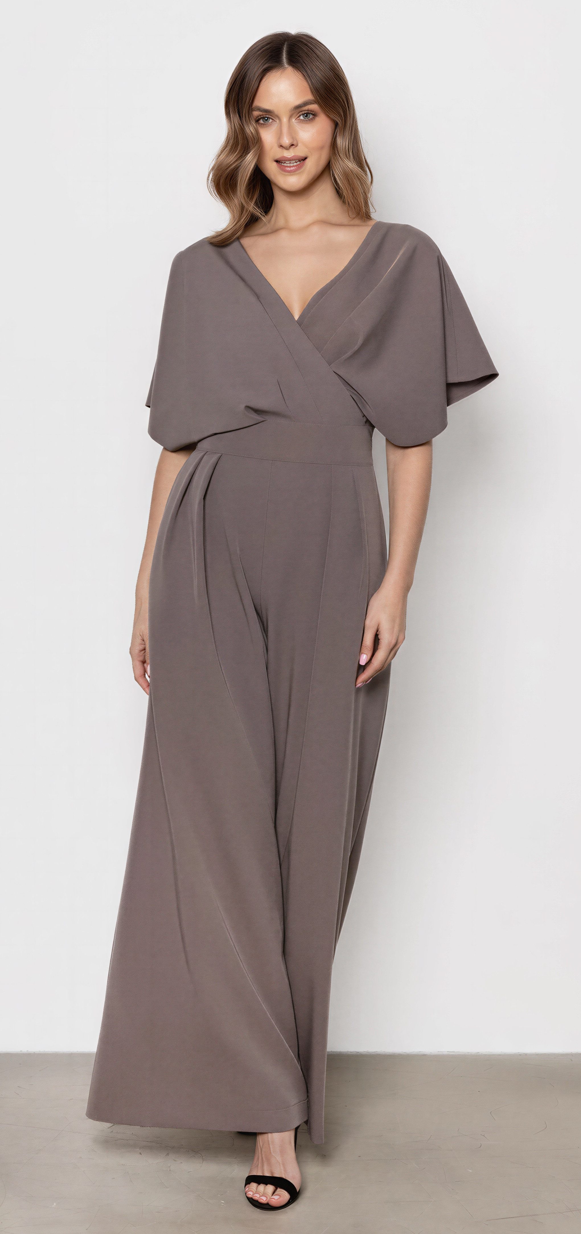 Awama Overall elegant, mit V-Ausschnitt und und weitem Bein