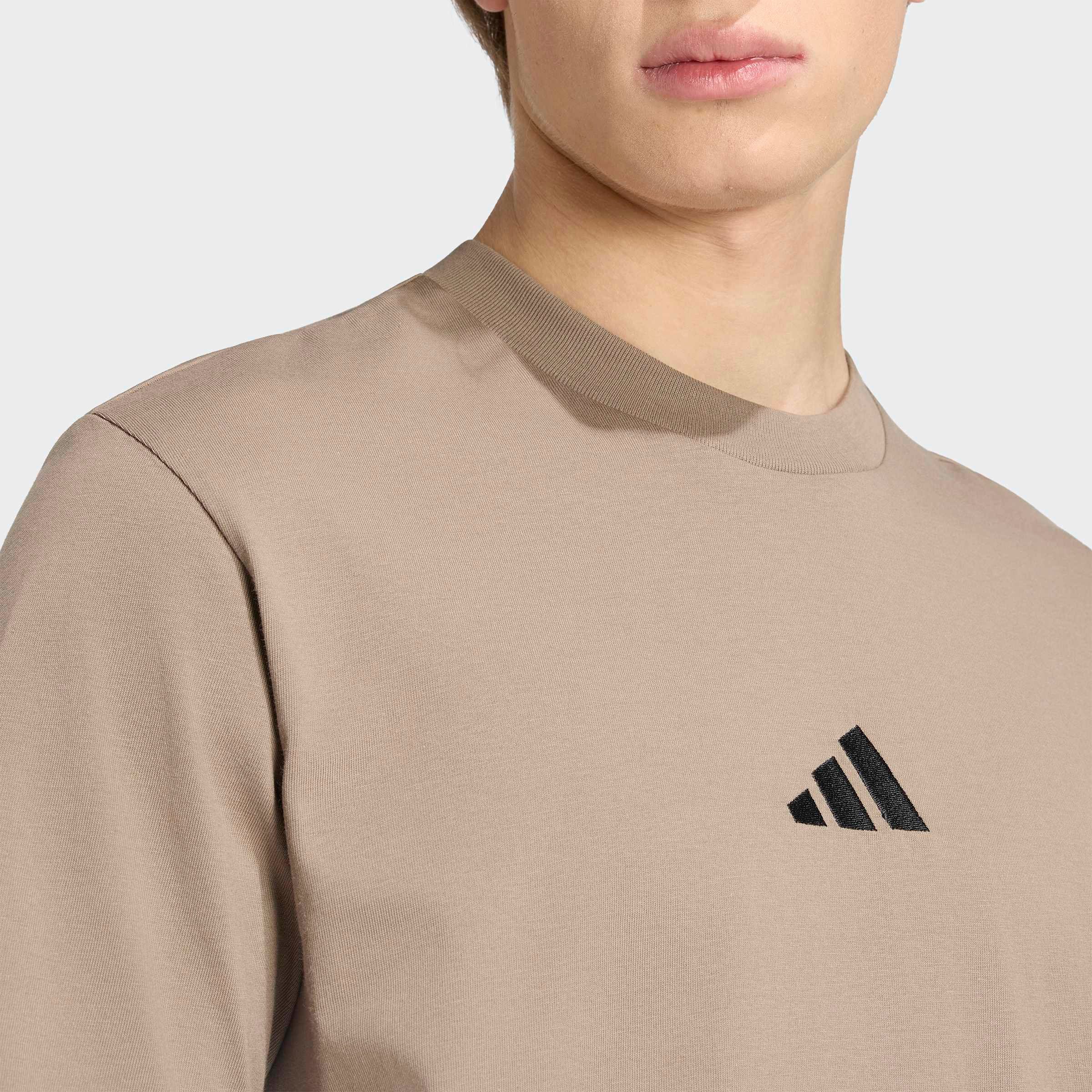 adidas Sportswear T-Shirt ESSENTIALS SMALL LOGO SINGLE JERSEY sportliches Kurzarmshirt, mit Rundhalsausschnitt