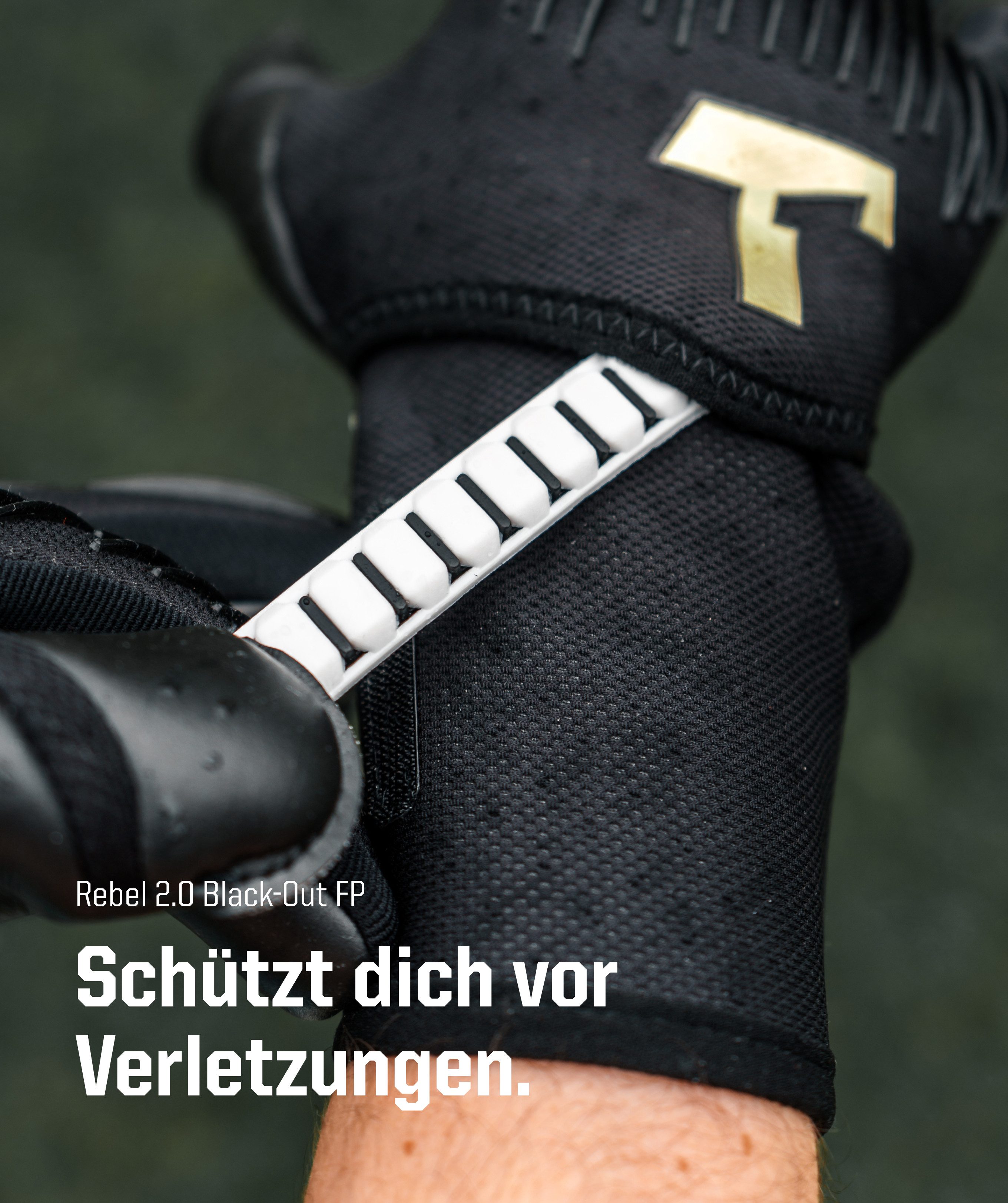 T1TAN Torwarthandschuhe Torwarthandschuhe Erwachsene Rebel Black-Out mit Fingerschutz