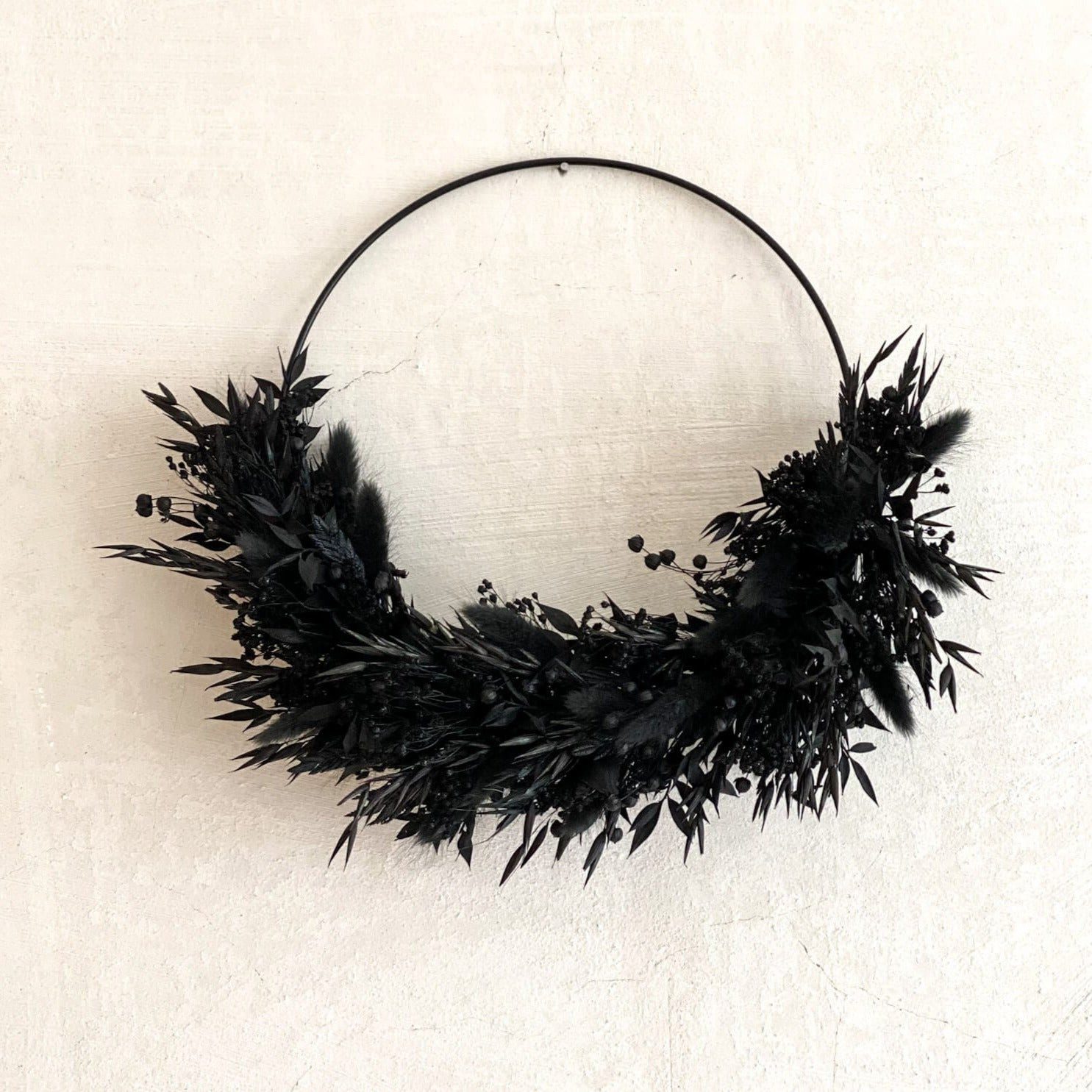 LYKKE & You Dekokranz Trockenblumenkranz Schwarz Monochrom