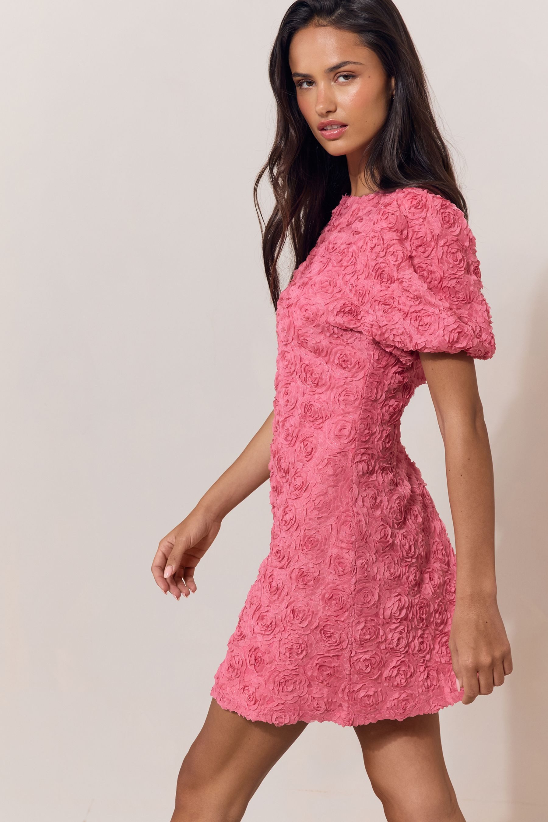 LIPSY Minikleid Lipsy Kurzärmeliges Minikleid mit 3D-Rose, Regular (1-tlg)