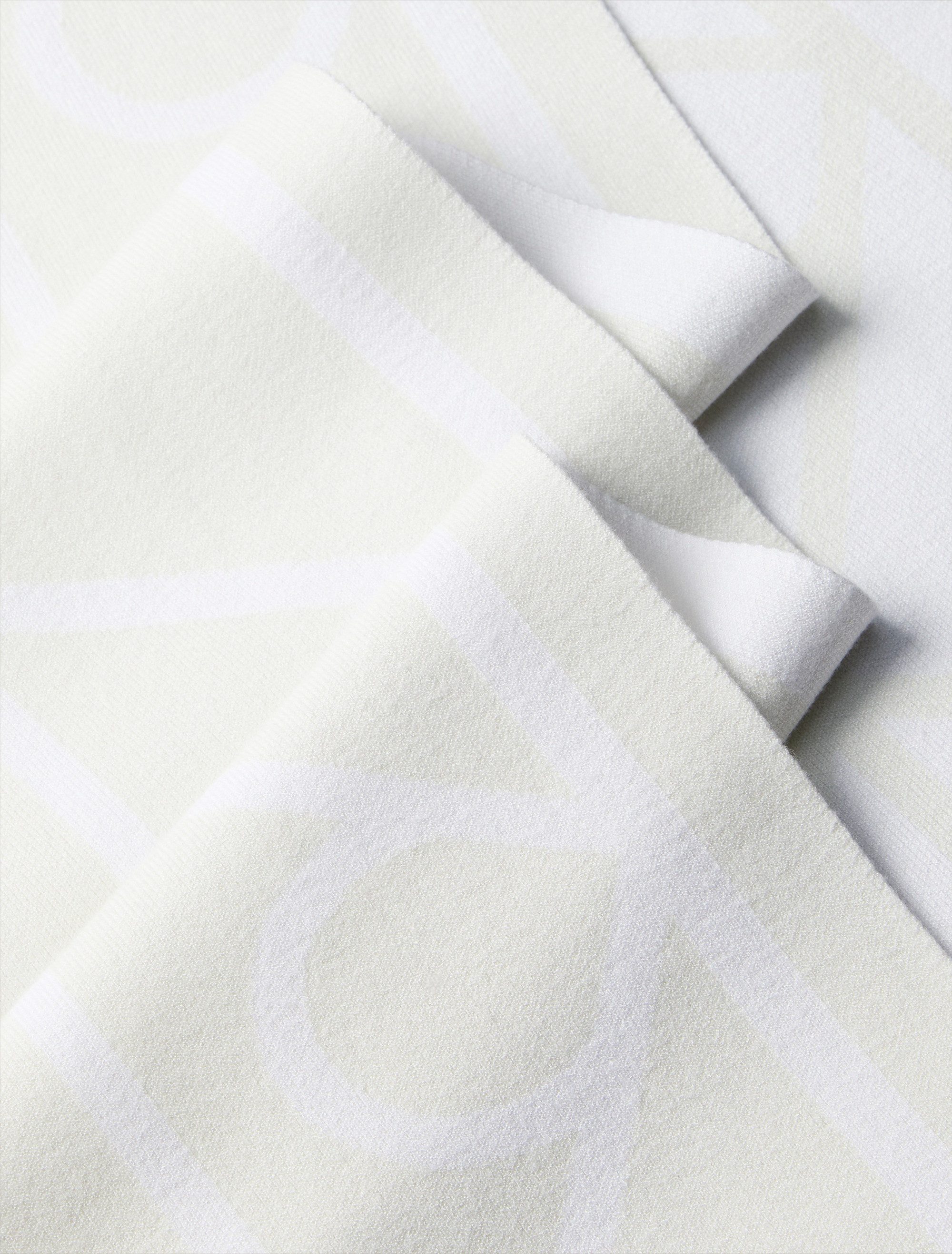 Calvin Klein Modetuch AOP JCQ FINE RIB SCARF, Perfekt für den Alltag