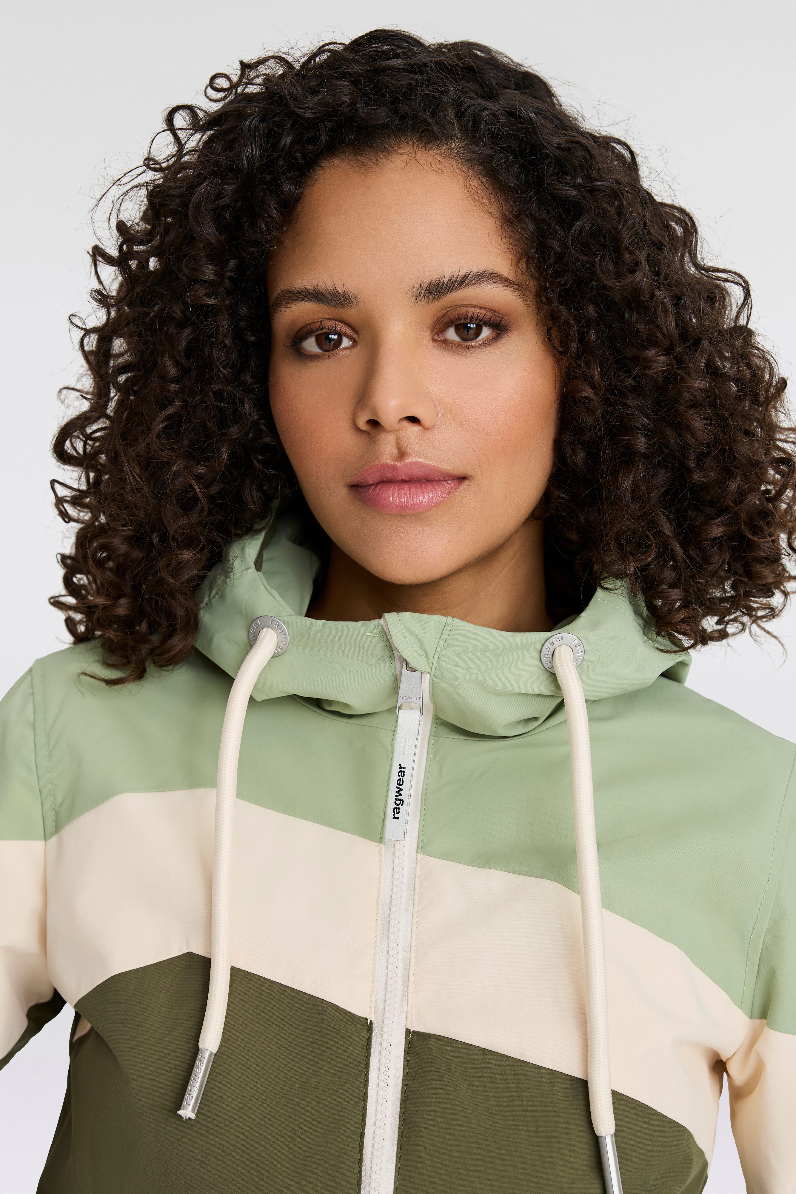 Ragwear Funktionsjacke NUGGIE OMBRE O Übergangsjacke aus wasserabweisendem Material