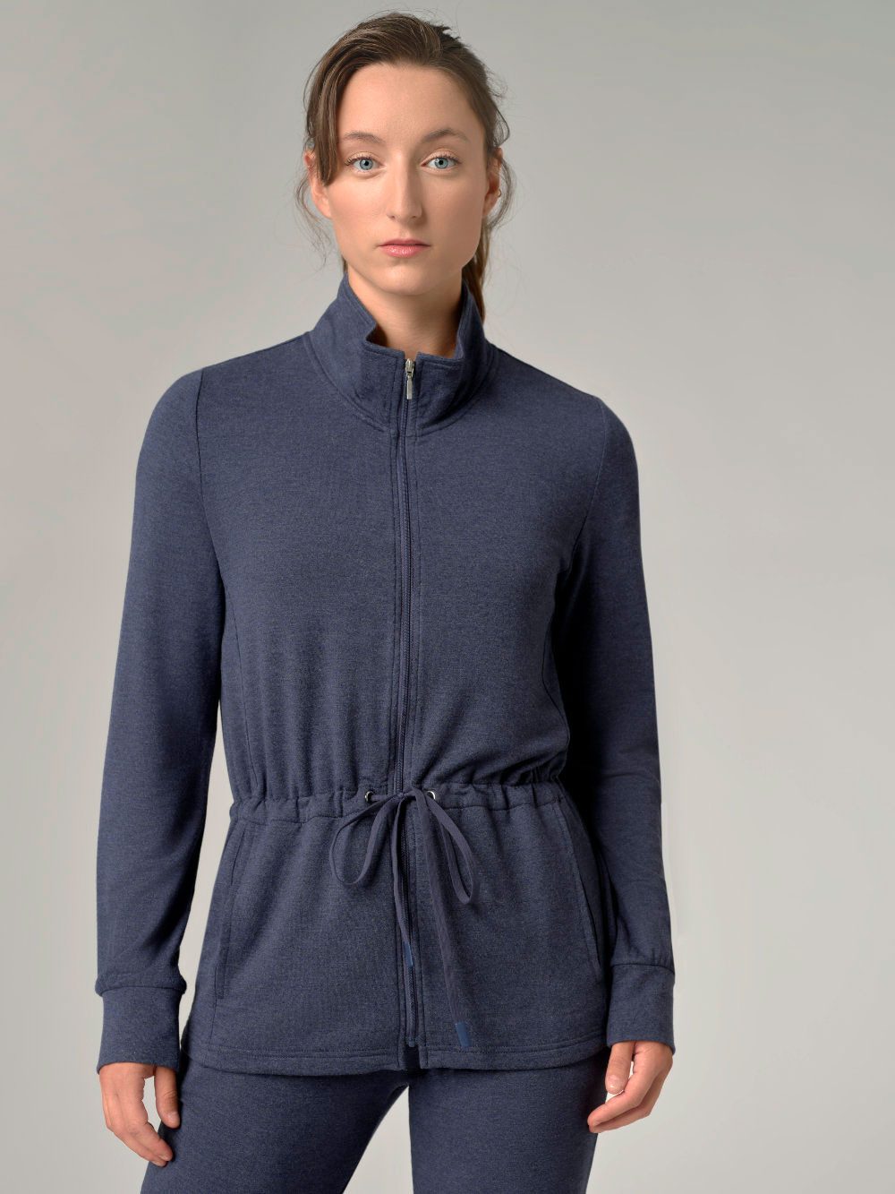 comazo Sweatjacke mit Stehkragen – taillierbar durch Tunnelzug, komfortabel & modern