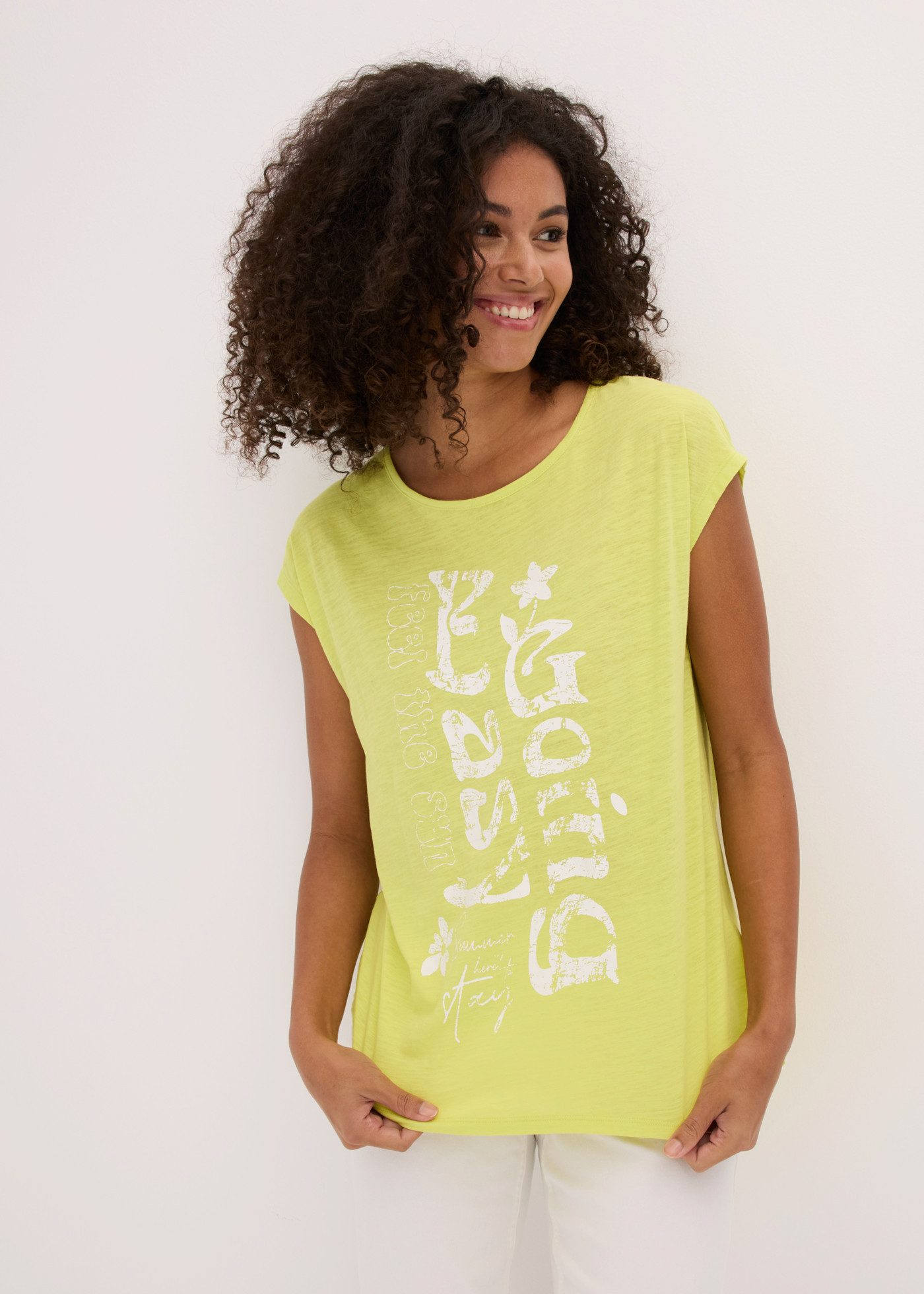 bonprix Longshirt aus Baumwolle, mit modischem Druck, Slim Fit, Kurzarm-Design