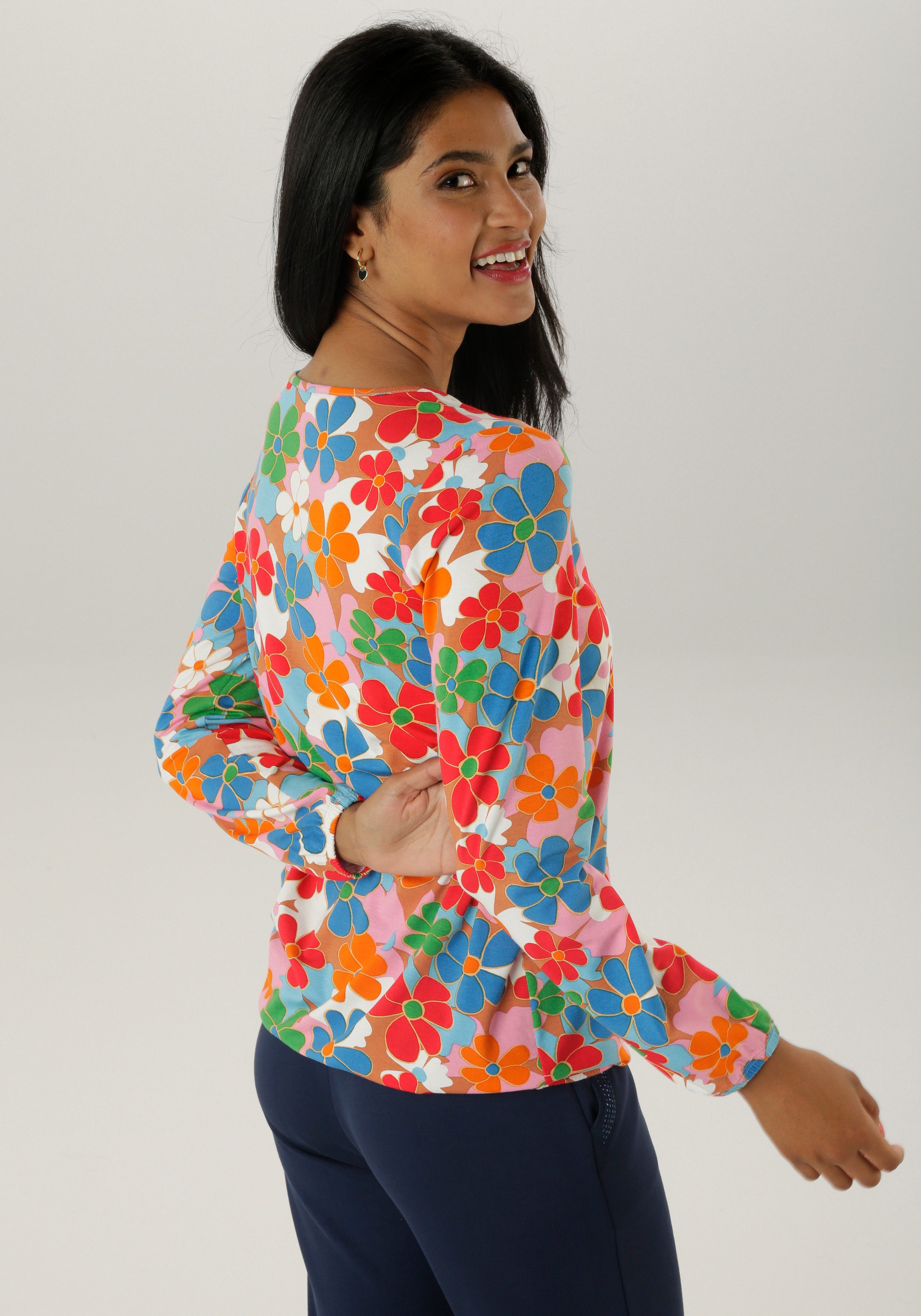 Aniston SELECTED Langarmshirt, mit Cut-out und phantasievollem Druck günstig online kaufen