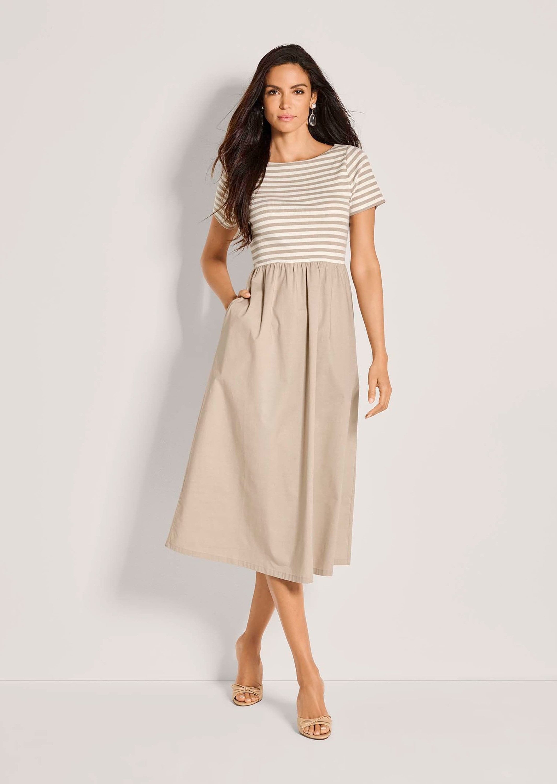 MADELEINE Maxikleid Baumwollkleid mit Streifendetails Midikleid mit U-Boot-Ausschnitt, Taschen, Knielänge und Kurzarm
