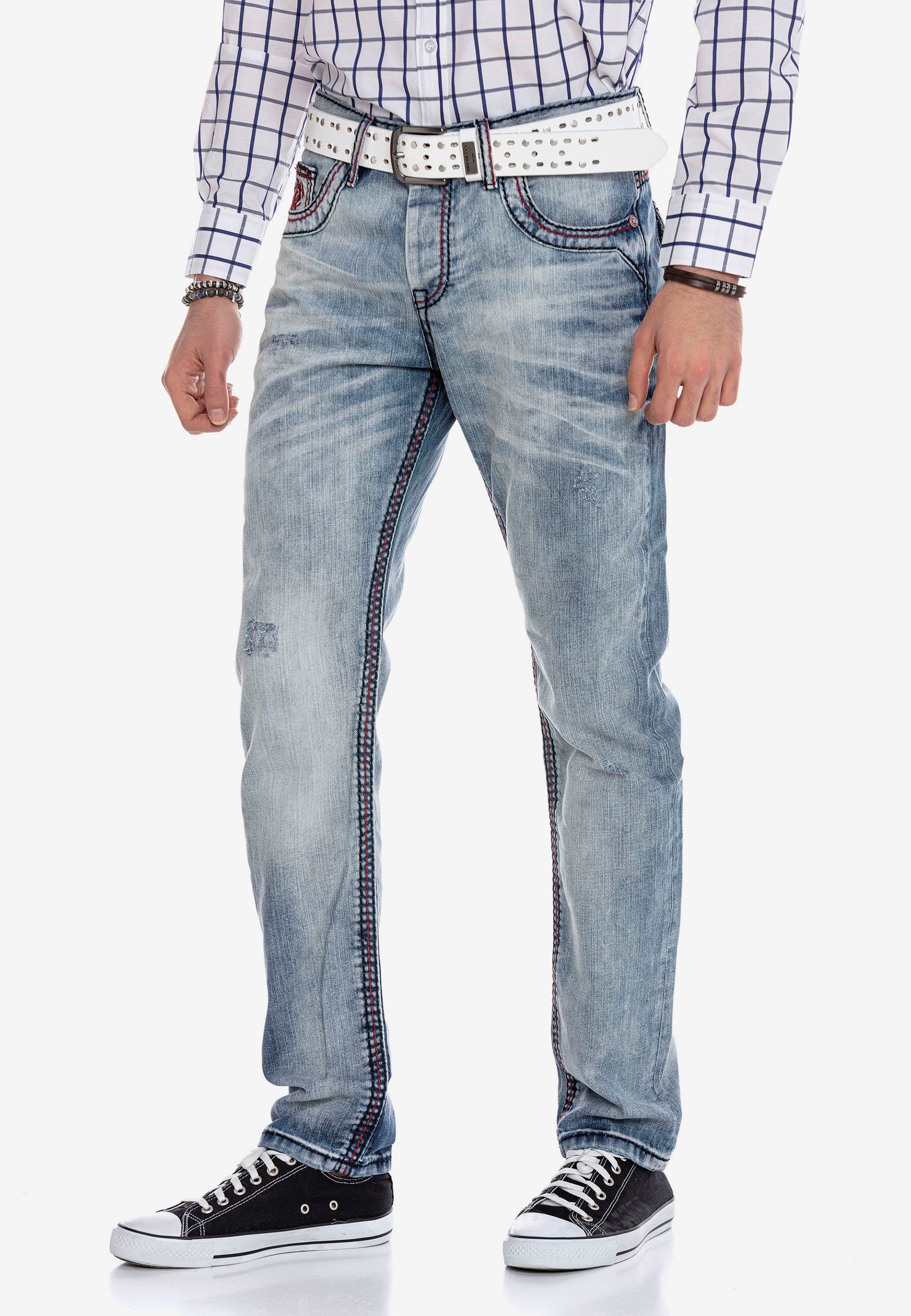 Cipo & Baxx in modischem Straight-Jeans Design