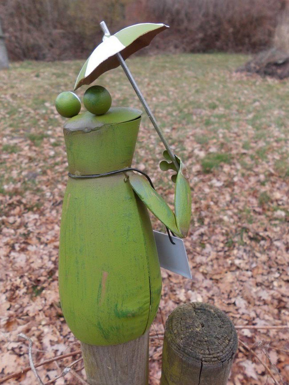 Gartendeko Wetterfrosch Dekofigur Schirm Zaunhocker St) (1 Deko-Impression mit Frosch Zaunfigur Schild