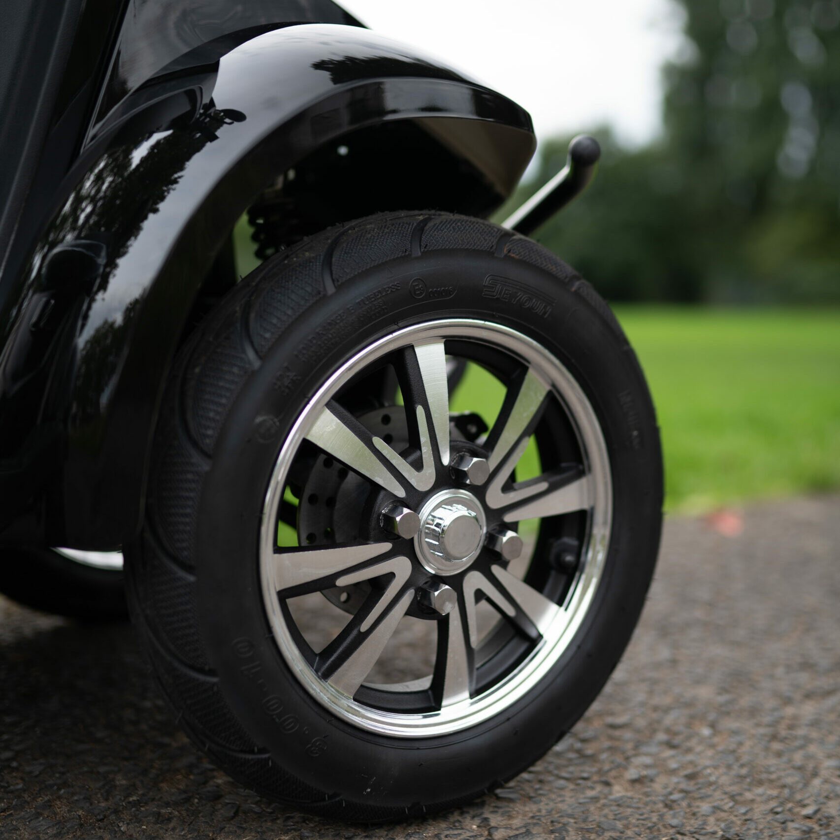 Urban Hopper Vigorous Vista 4-wheel electric scooter for seniors, 1000 W, 25 km/h, 1 kW, 60 km range, removable lithium-ion battery, COC