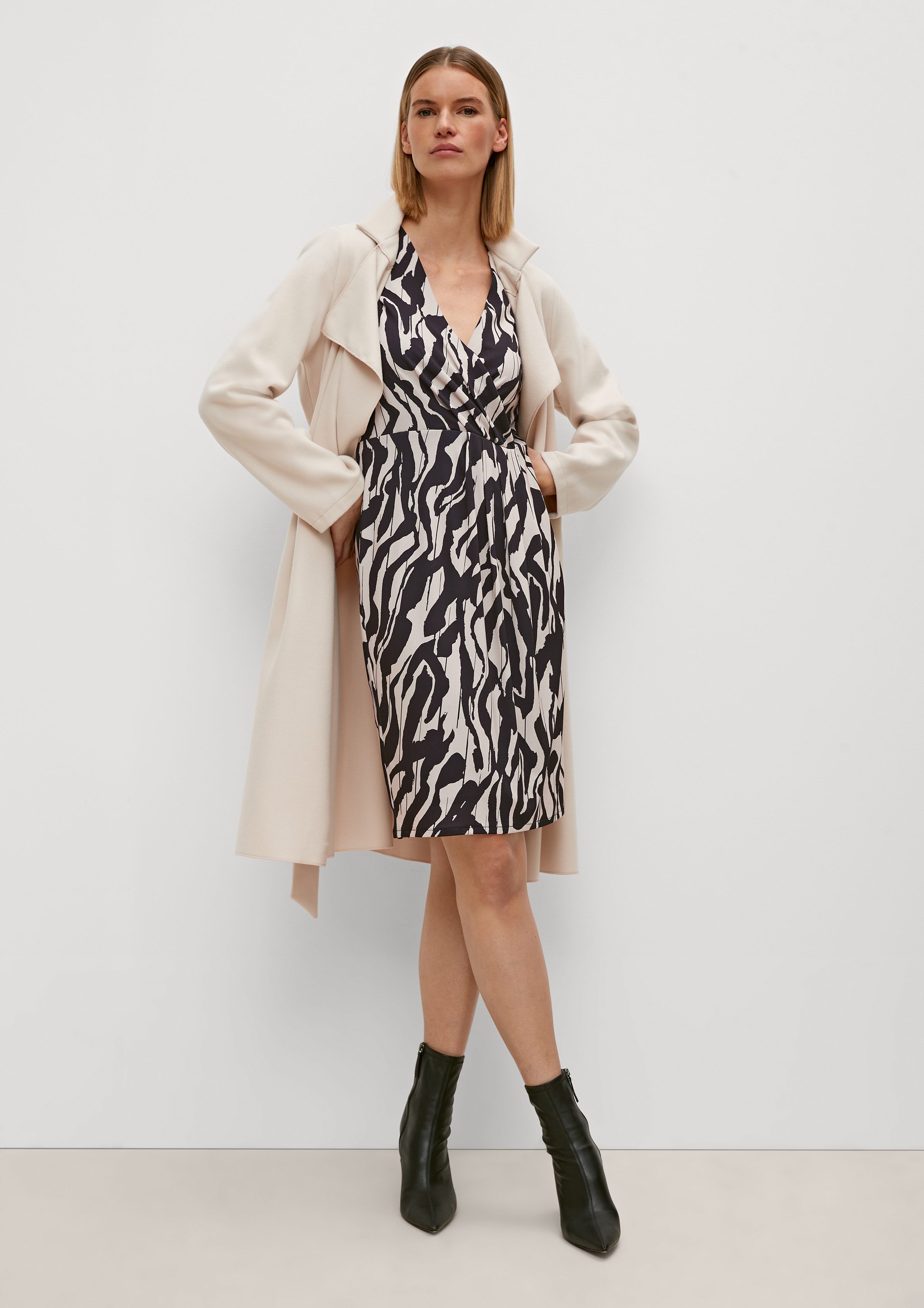 COMMA Minikleid Kleid mit Raffung Raffung mehr