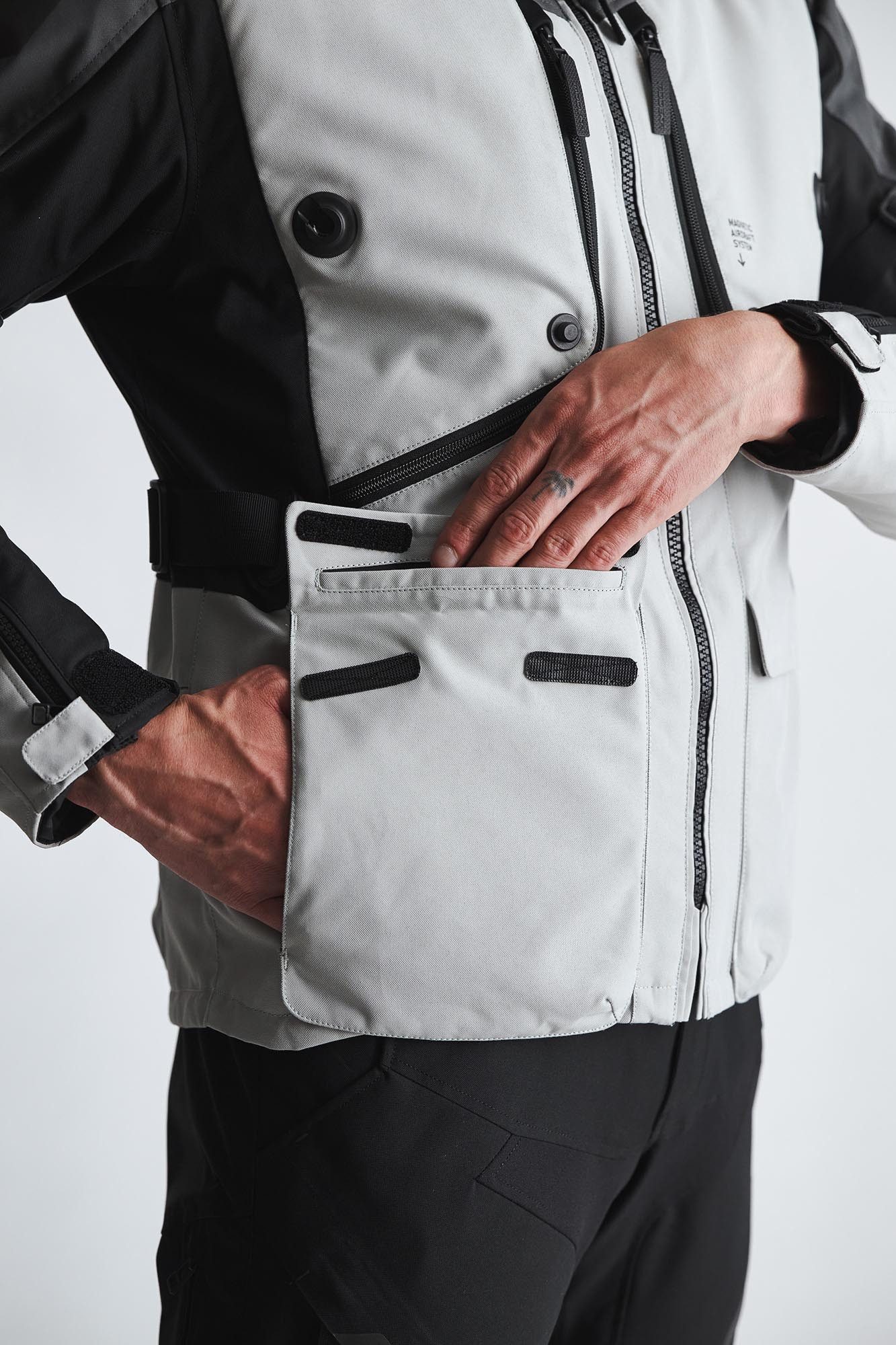 Modeka Motorradjacke Aeris II Motorrad-Textiljacke Airbag vorbereitet,Verbindungsreißverschluss,Ellenbogenprotektore – Bild 5 von 5
