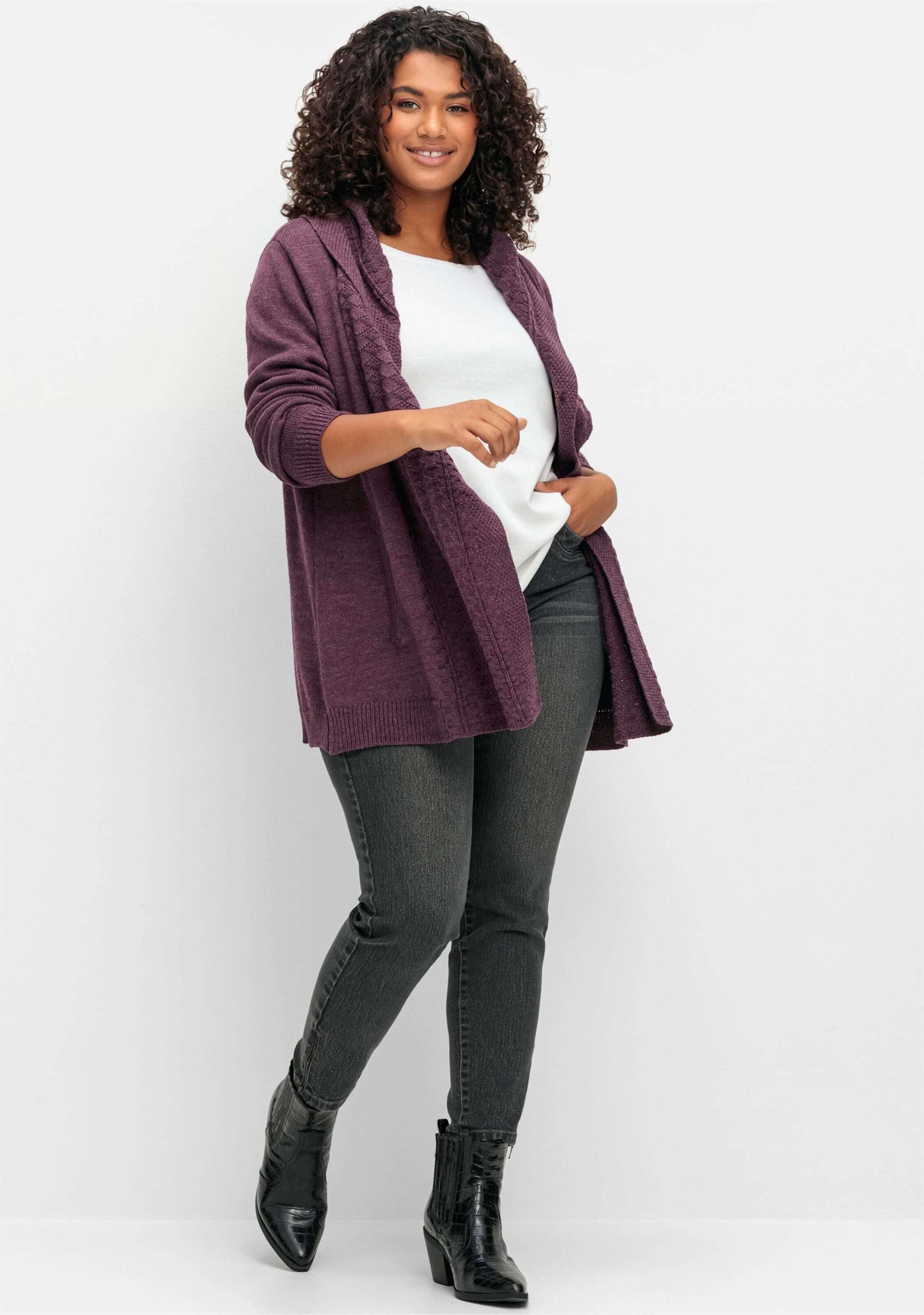 sheego by Joe Browns Strickjacke Cardigan Langarm mit Kapuze und Knopfverschluss – Bild 3 von 5
