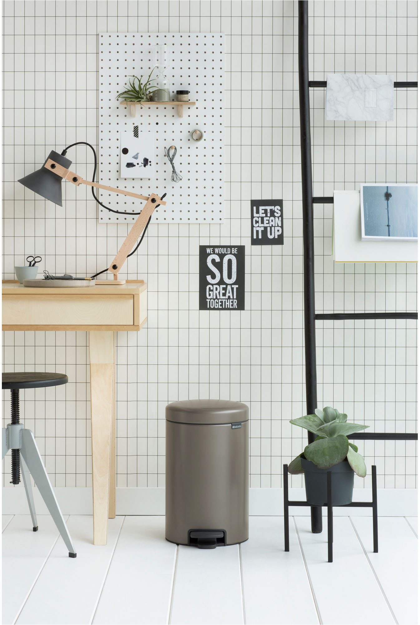 Brabantia Mülleimer NewIcon Treteimer, 12L, sanft schließender Deckel, mit leichter Pedalbedienung