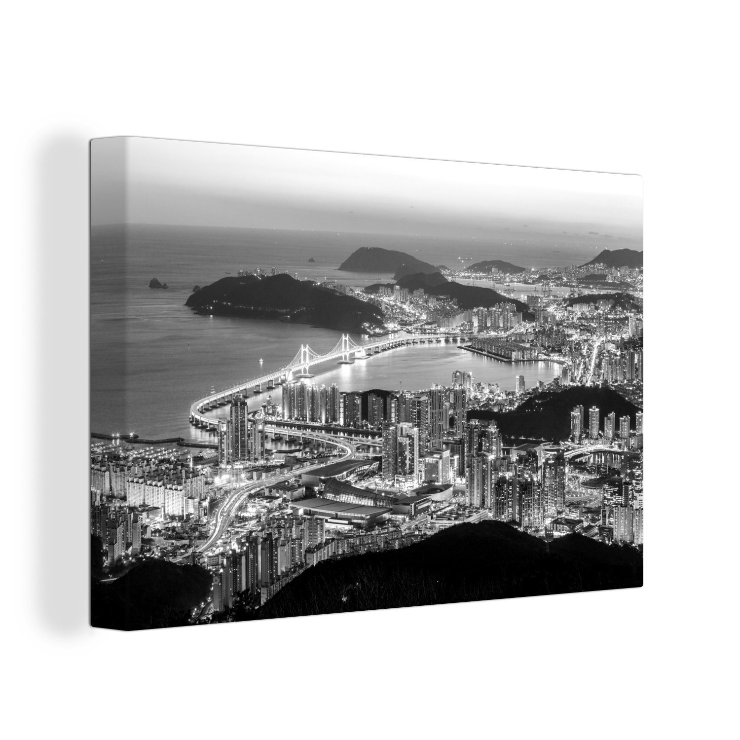 OneMillionCanvasses® Leinwandbild Blick über ein beleuchtetes Busan in Südkorea - schwarz-weiß, (1 St), Wandbild Leinwandbilder, Aufhängefertig, Wanddeko, 30x20 cm