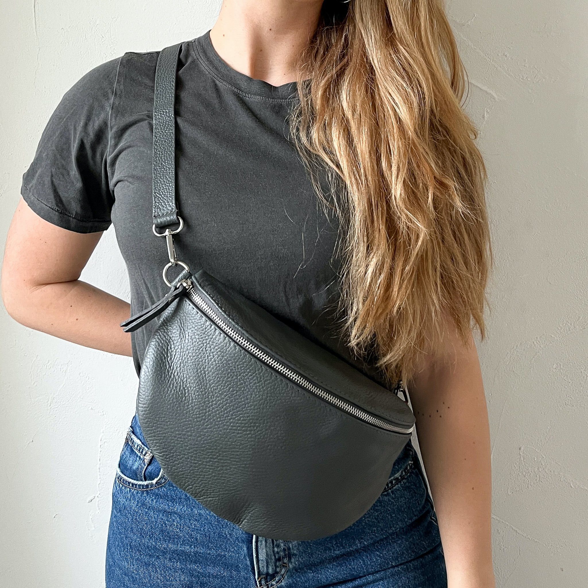 lePelou Bauchtasche TONI für Damen, Umhängetasche, Gürteltasche in 3 Größen, echt Leder, made in Italy, abnehmbarer Umhängeriemen, silbernes Metall