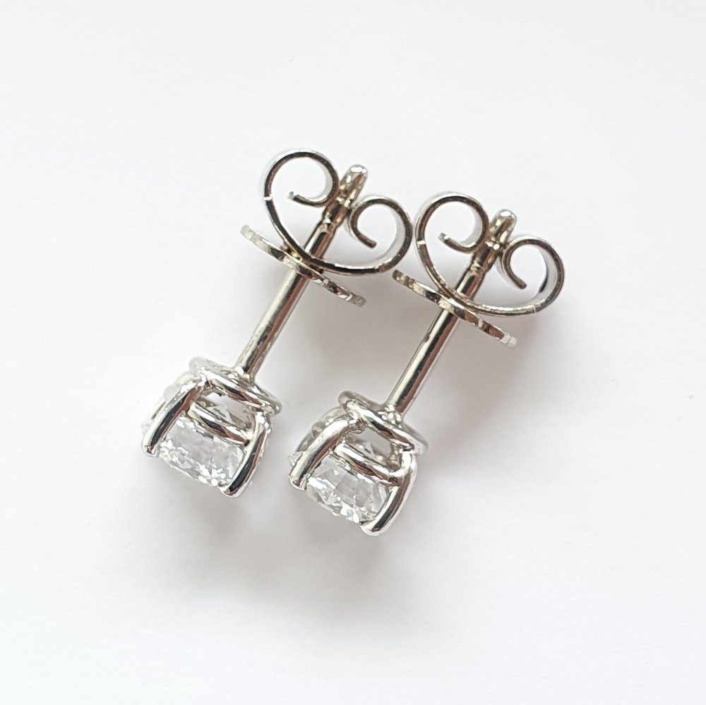 6. Bild von Webgoldschmied Paar Ohrstecker Ohrstecker 750 Weißgold mit 2 Diamanten Lupenrein feines weiß, Originalbilder, nicht im Photoshop bearbeitet