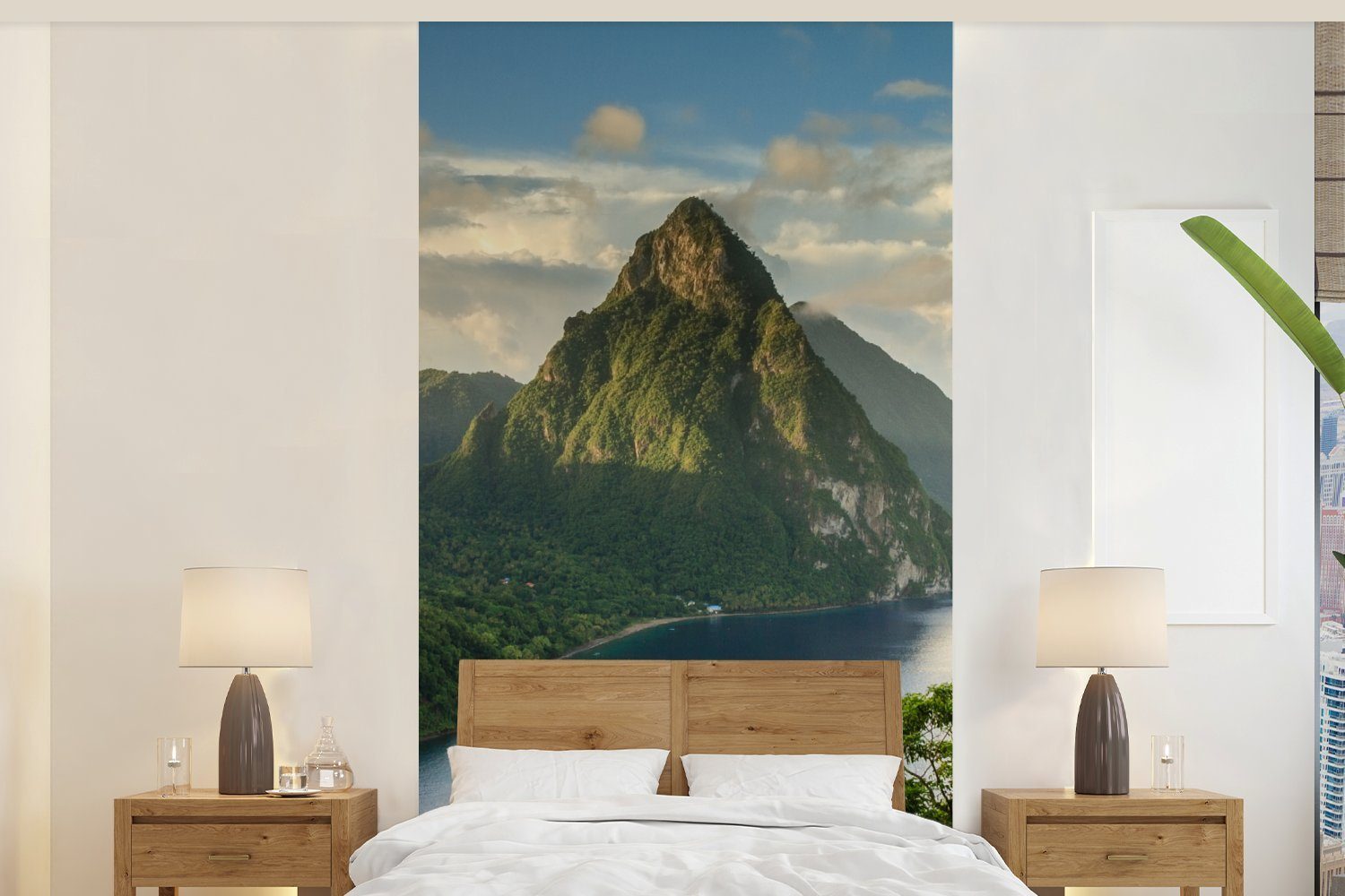 Schlafzimmer für St), MuchoWow Matt, auf Berglandschaft bedruckt, Blick Wohnzimmer mit Regenwald eine St., Fototapete Fototapete Vliestapete (2 bedeckte tropischem Küche, in