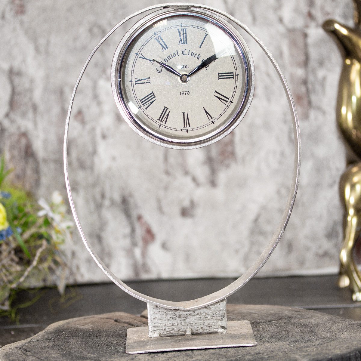 Antikas Wanddekoobjekt Standuhr, aus Metall wie antik