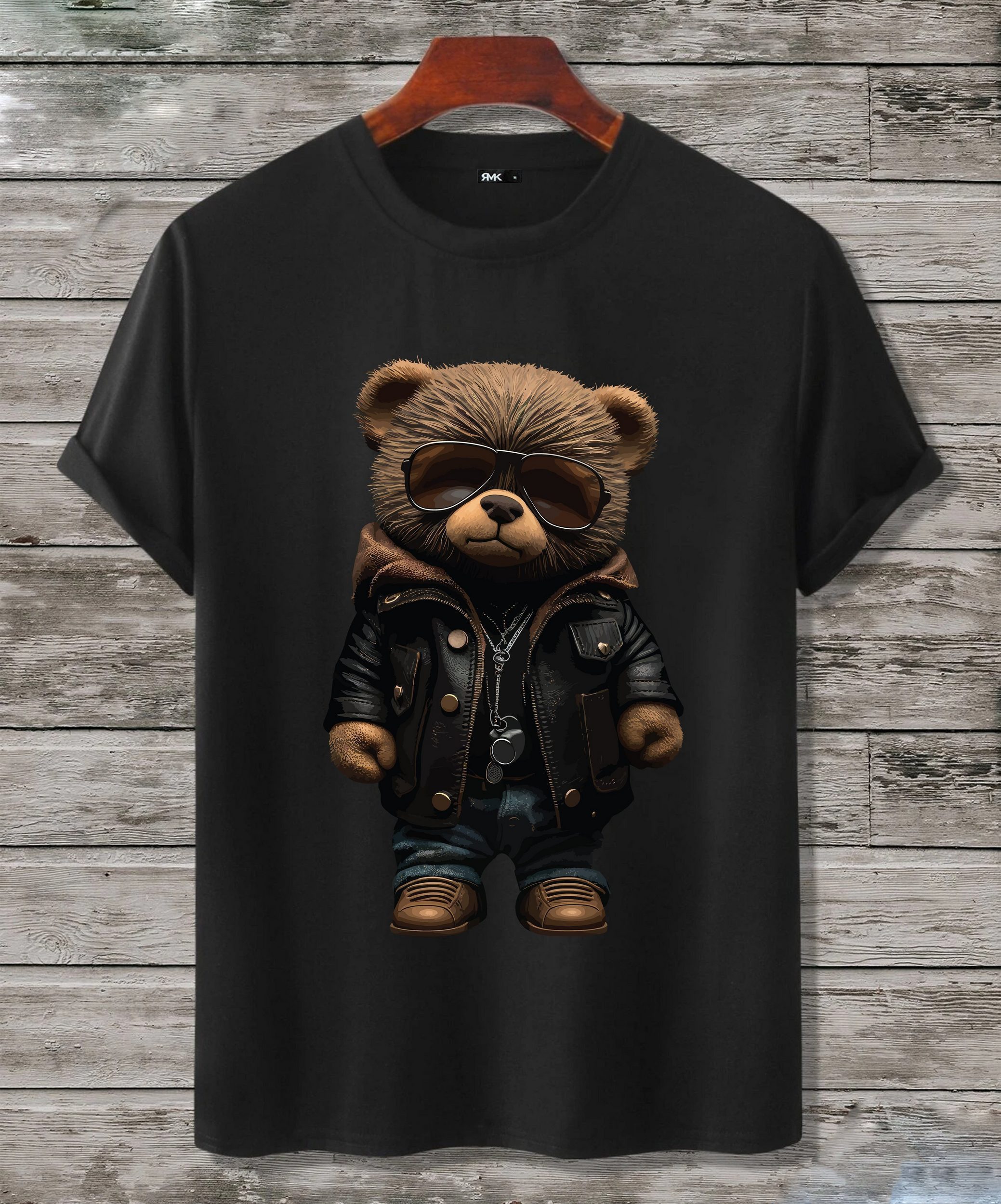 RMK T-Shirt Herren Shirt Rundhals Basic Druck (Teddybär Sonnenbrille Lederjacke) in Unifarbe, mit lizenziertem Print, aus Baumwolle