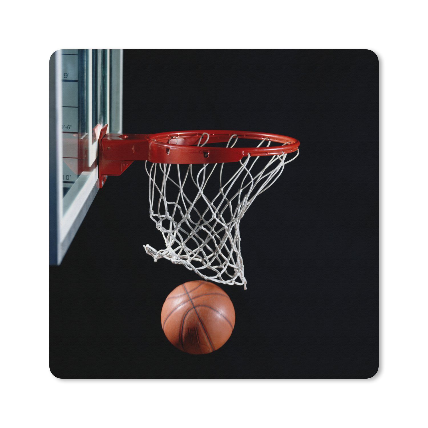 MuchoWow Gaming Mauspad Ein Basketball neben dem Korb auf schwarzem Hintergrund (1-St), Gaming, Rutschfester Unterseite, Mausunterlage, 50x50 cm, XXL, Großes
