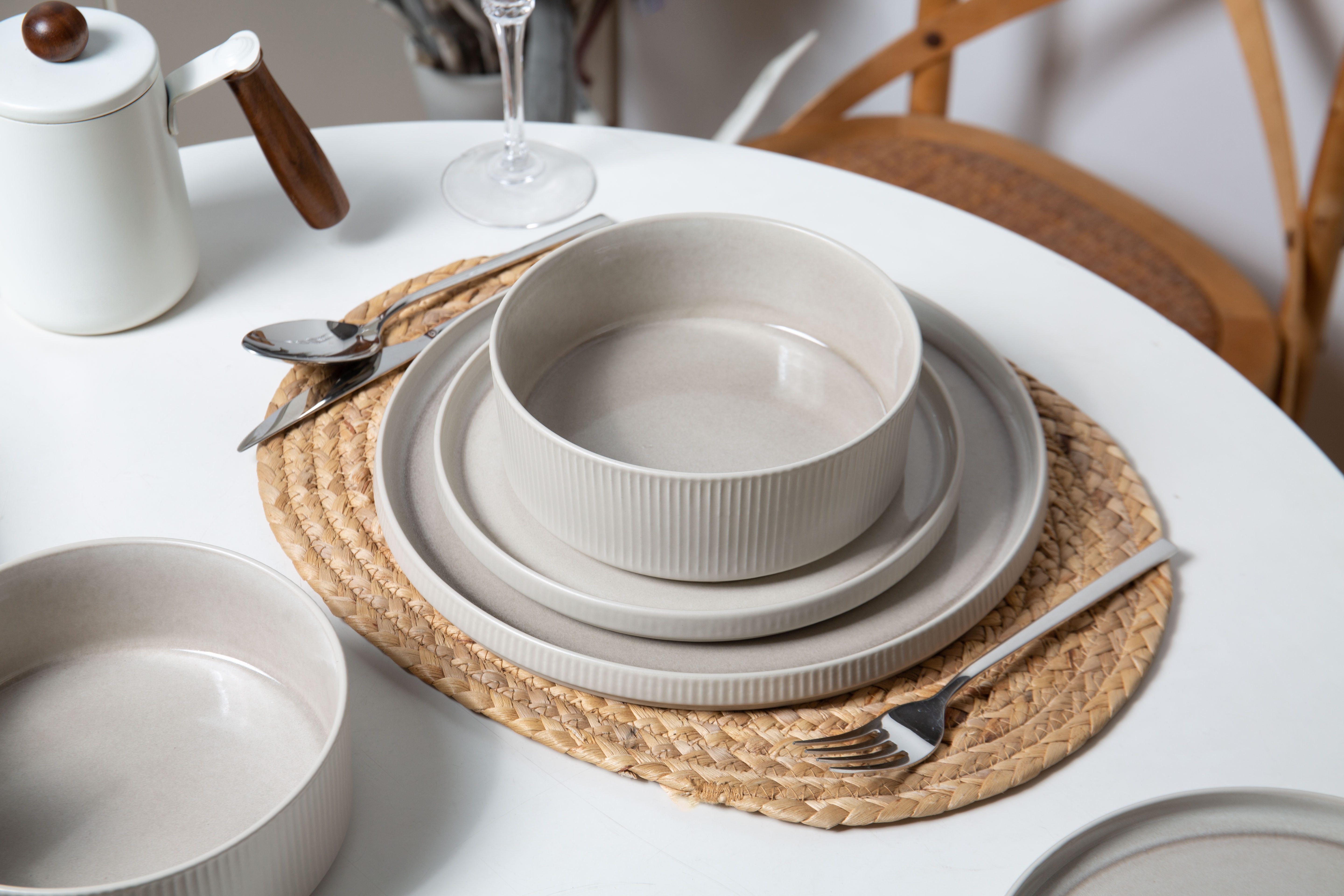 OTTO home Geschirr-Set Ylvii, außen matt, innen reaktiv glasiert (18-tlg), 6 Personen, Steinzeug, spülmaschinenfest und mikrowellengeeignet