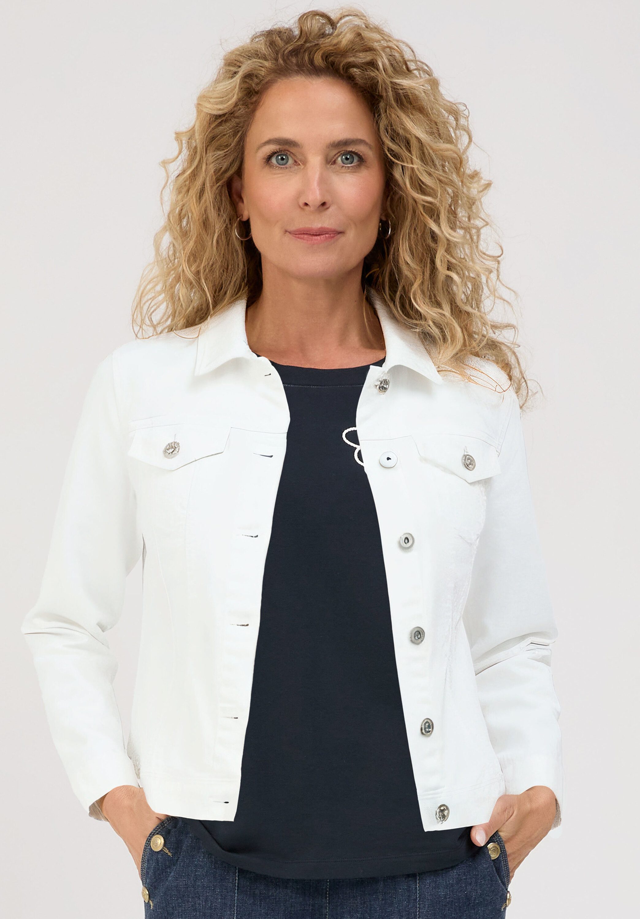 bianca Jeansjacke JUNE aus sommerlicher, stretchiger Denim-Qualität