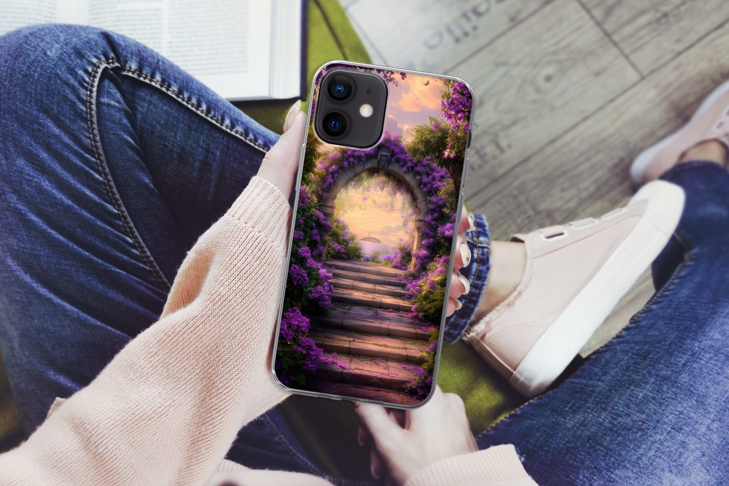 MuchoWow Handyhülle für Apple iPhone 12 Tor - Lila - Blumen, Smartphone-Bumper, Print, Handy Schutzhülle Dünn