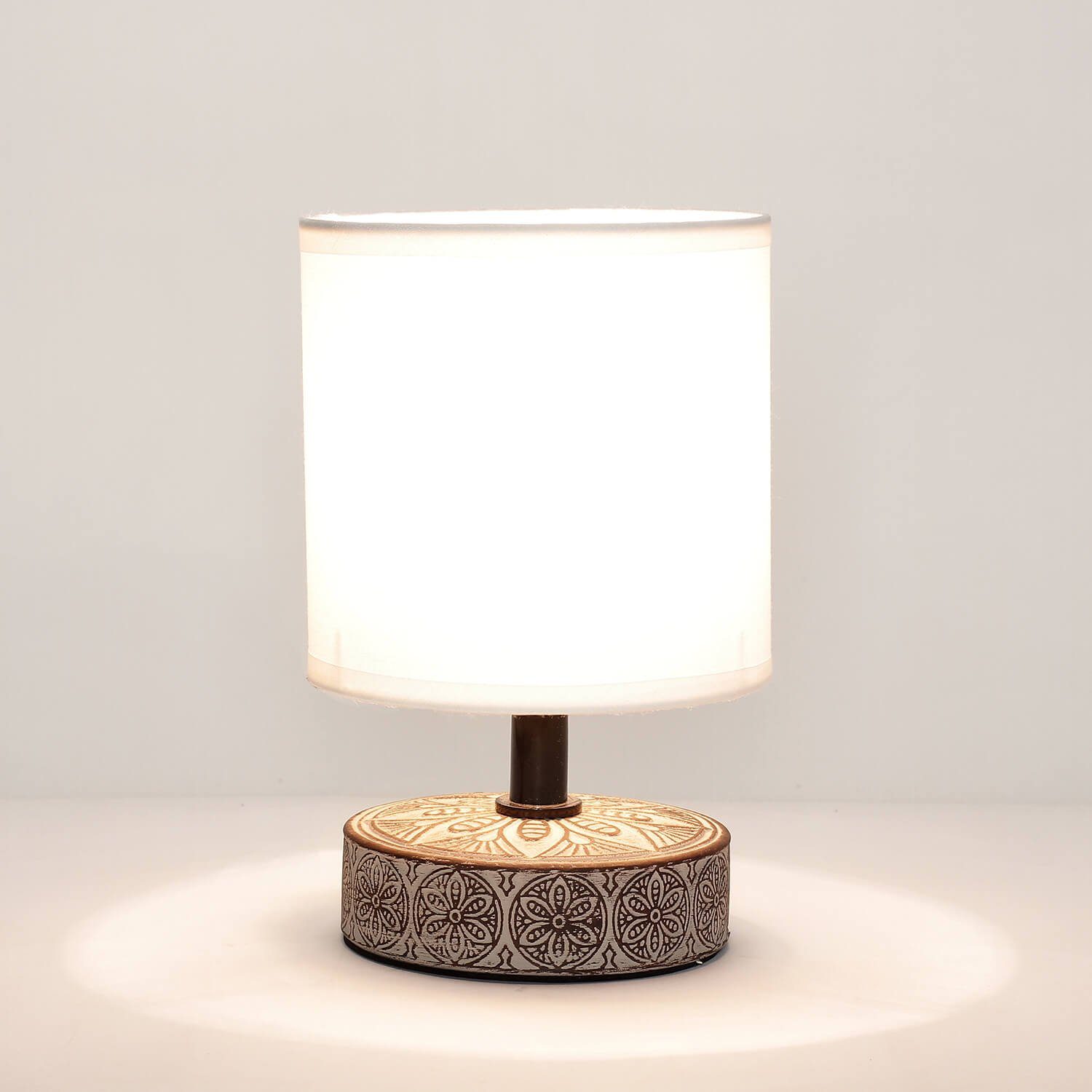 Licht-Erlebnisse Nachttischlampe GERY, ohne Leuchtmittel, Tischlampe klein  20 cm Keramik Stoff Schirm E14 dekorativ