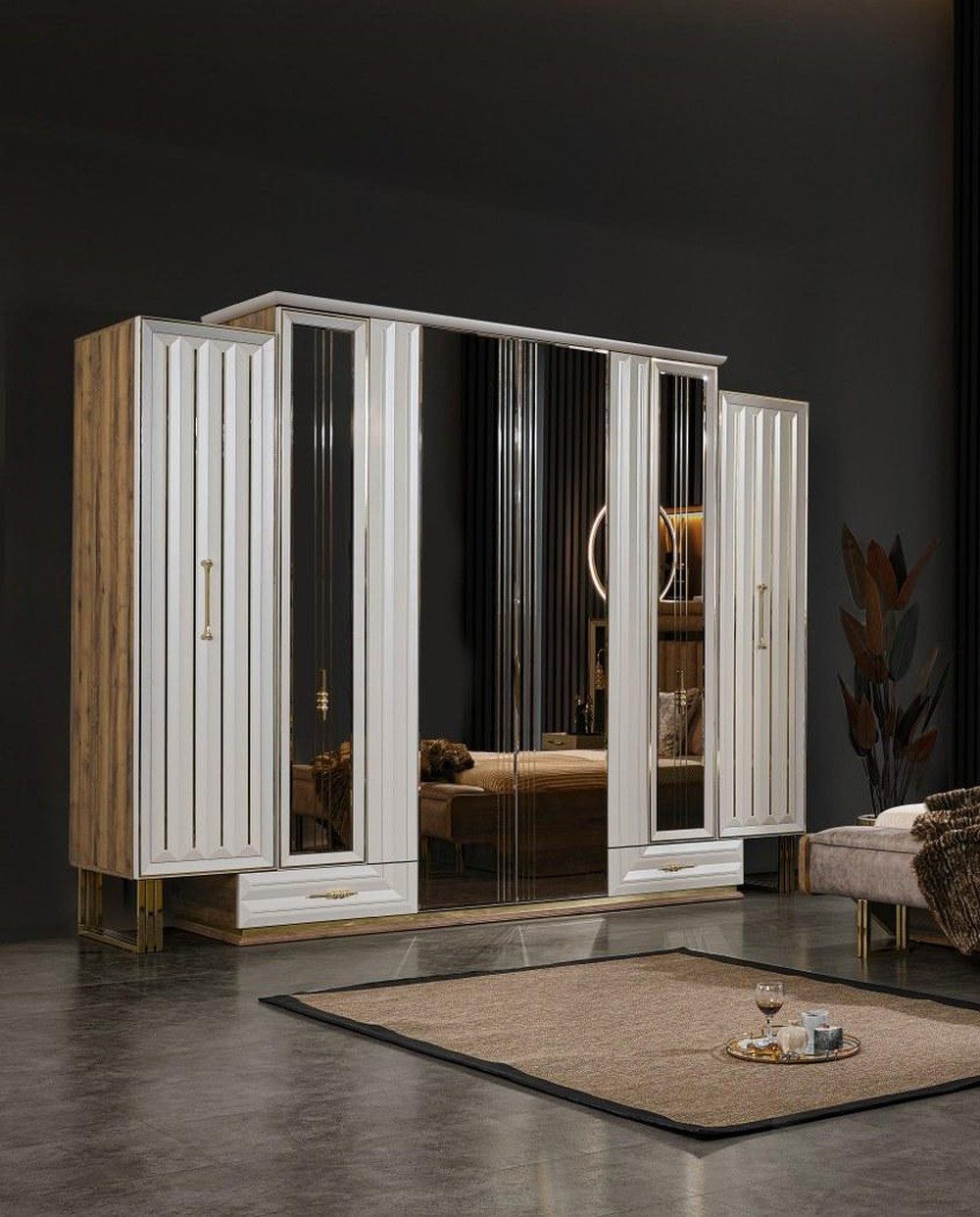 Kleiderschrank Beige Holz-Garderobenschrank mit Spiegel im Luxus-Design