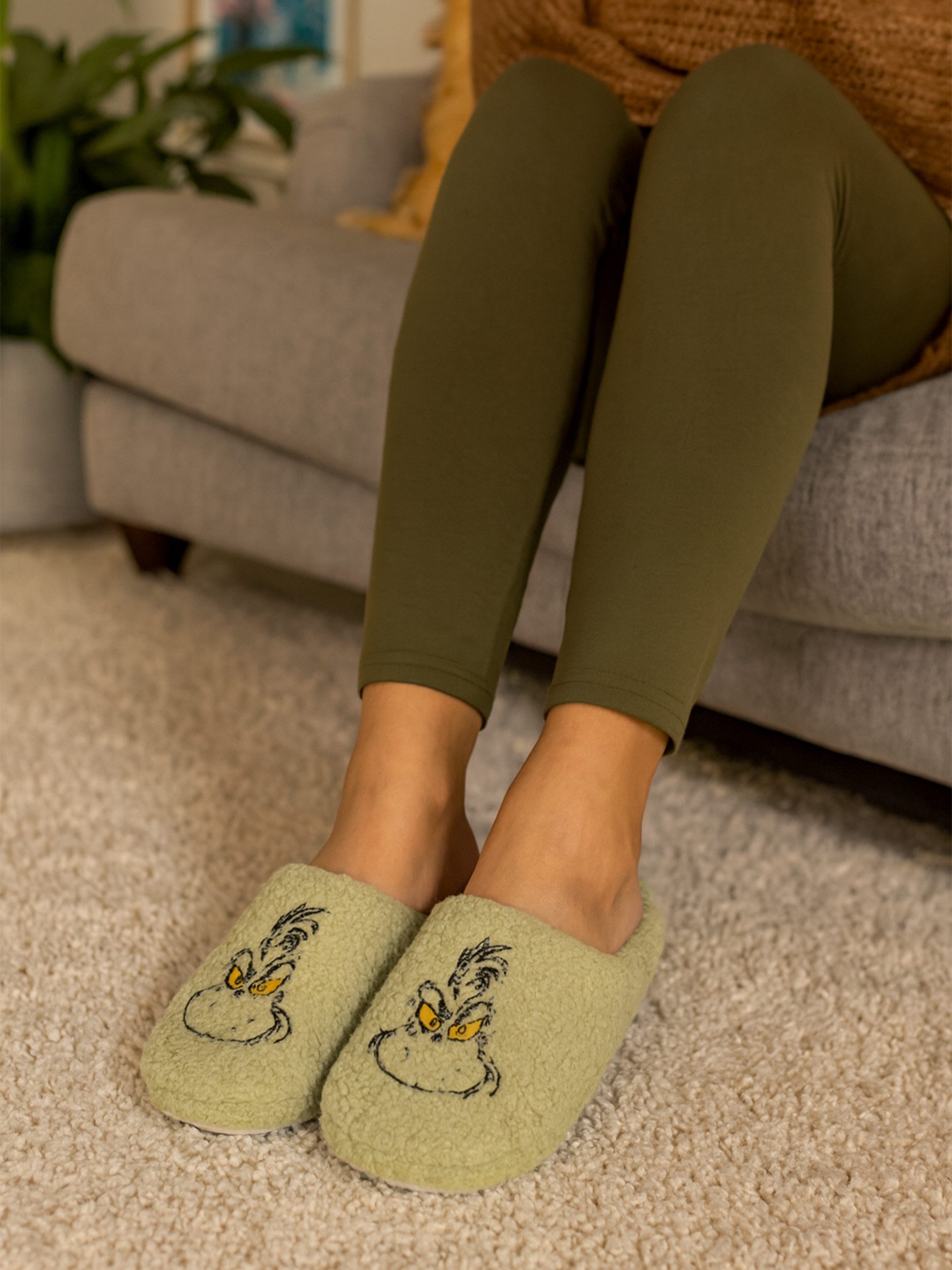 United Labels® The Grinch Hausschuhe Slipper Pantoffeln Puschen Schlappen Hausschuh – Bild 2 von 5