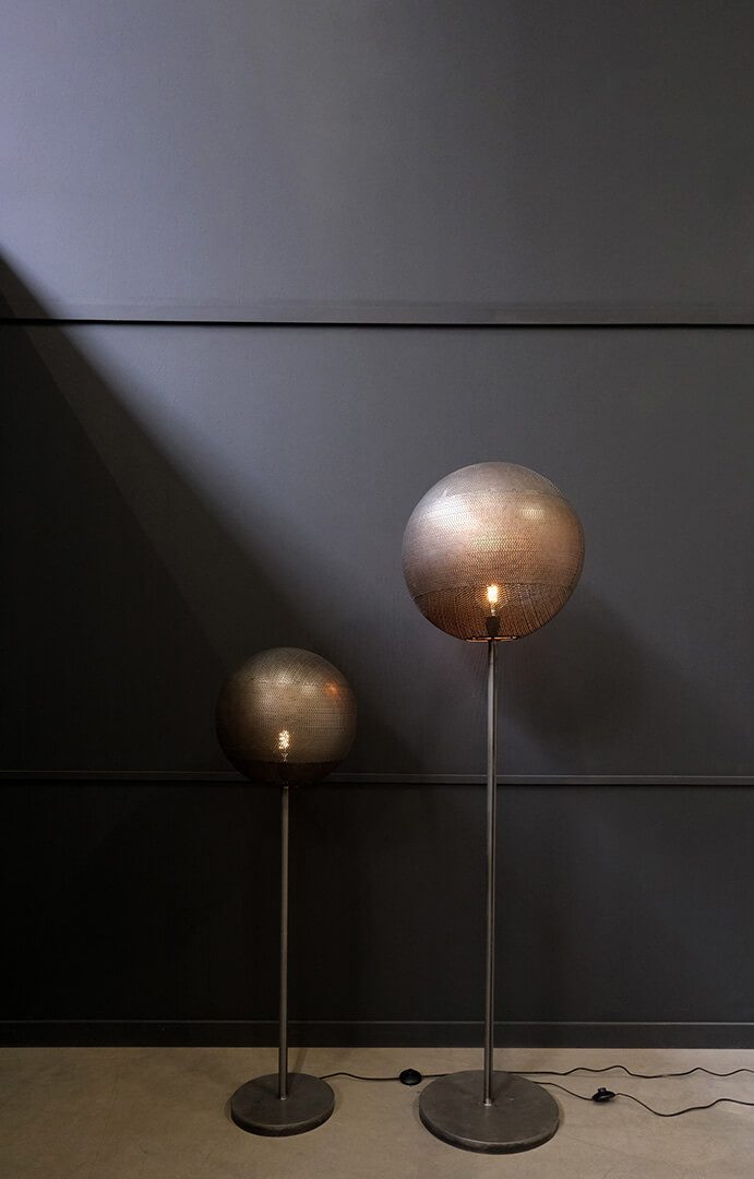 Trademark Living Lampenschirm Moonlight Stehlampe aus Eisen mit perforiertem Lampenschirm