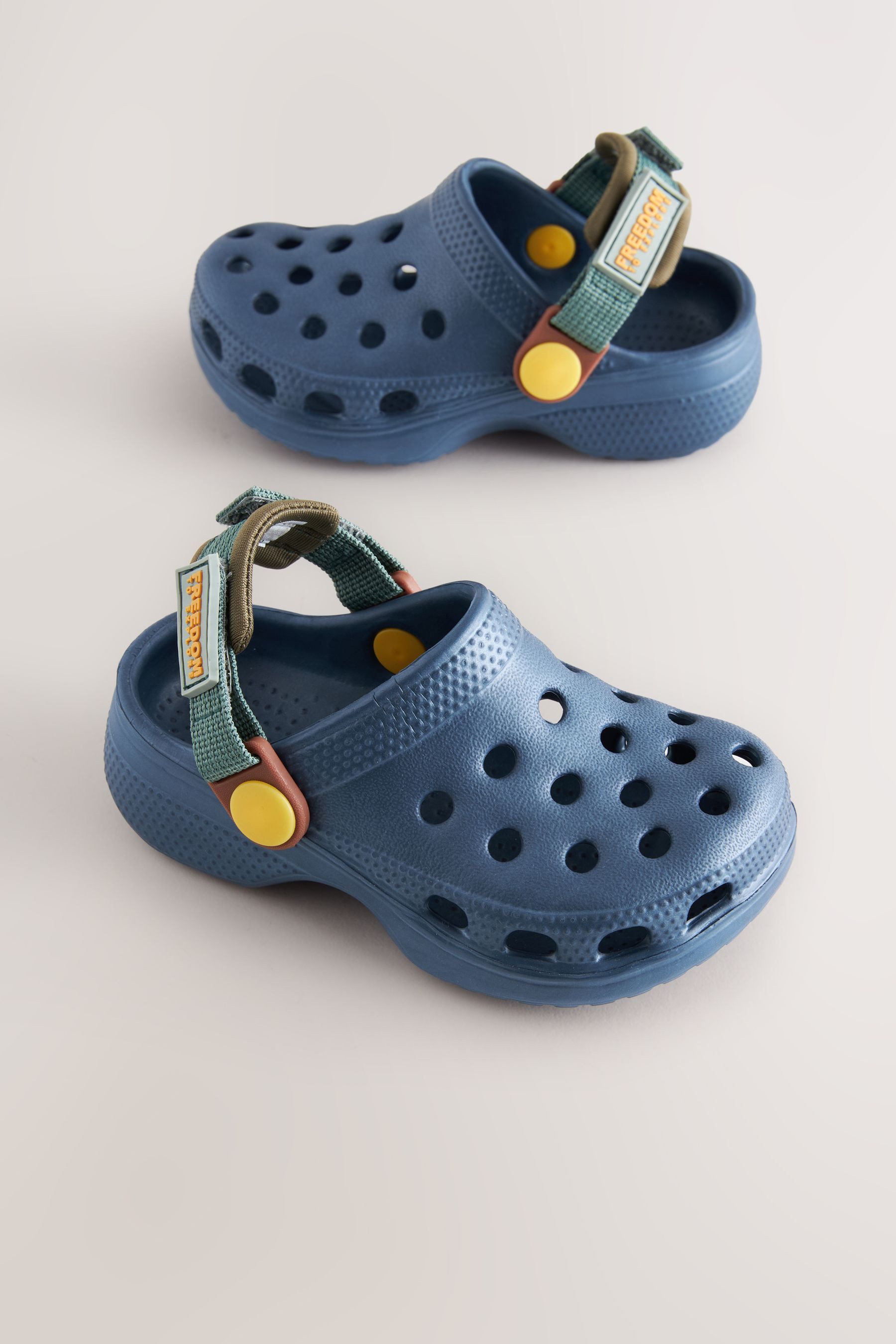 Next Clogs mit Fersenriemen Clog (1-tlg)