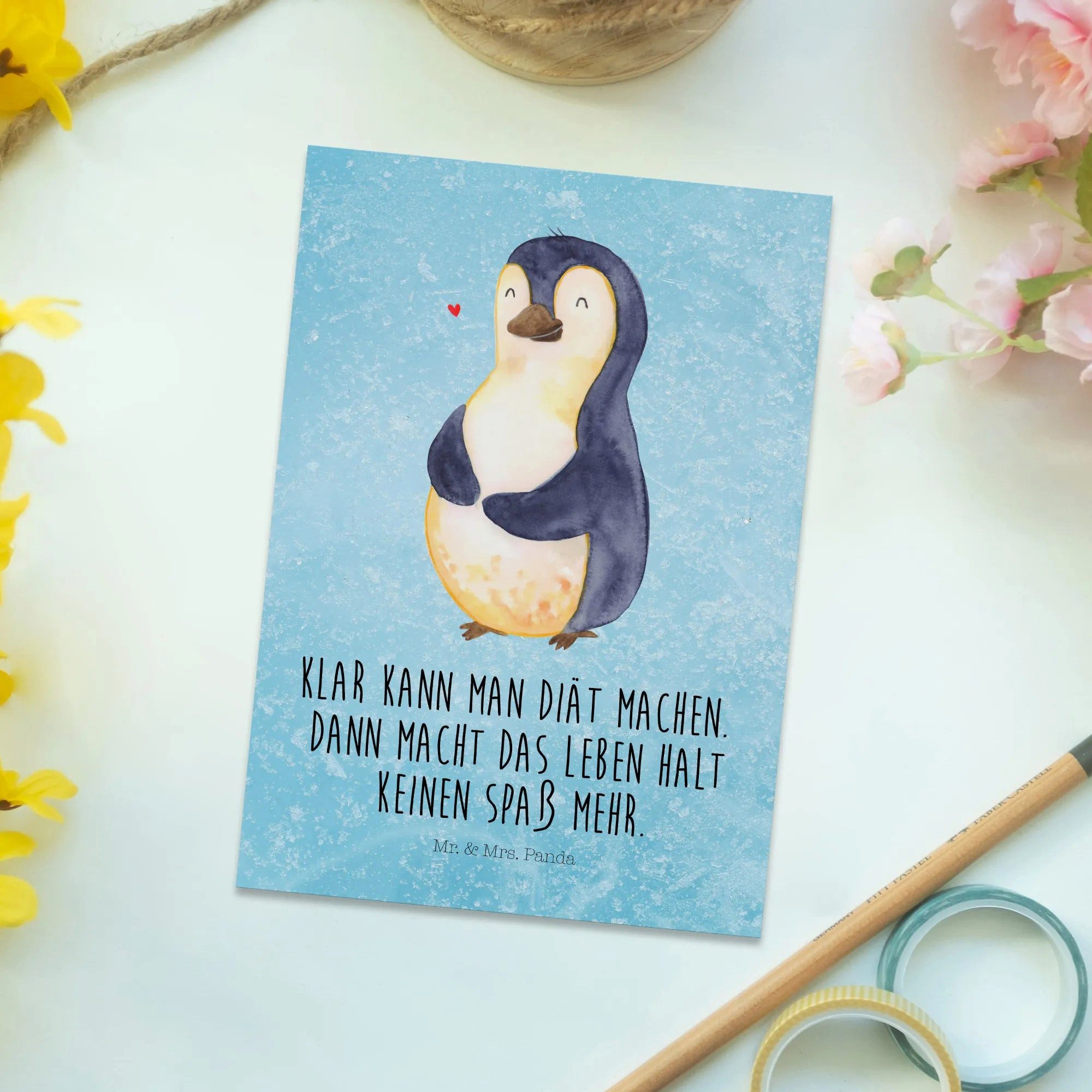Thumbnail - Mr. & Mrs. Panda Postkarte Pinguin Diät - Eisblau - Geschenk, Gewicht, Ansichtskarten, Selbstlie, Glücksmomente teilen