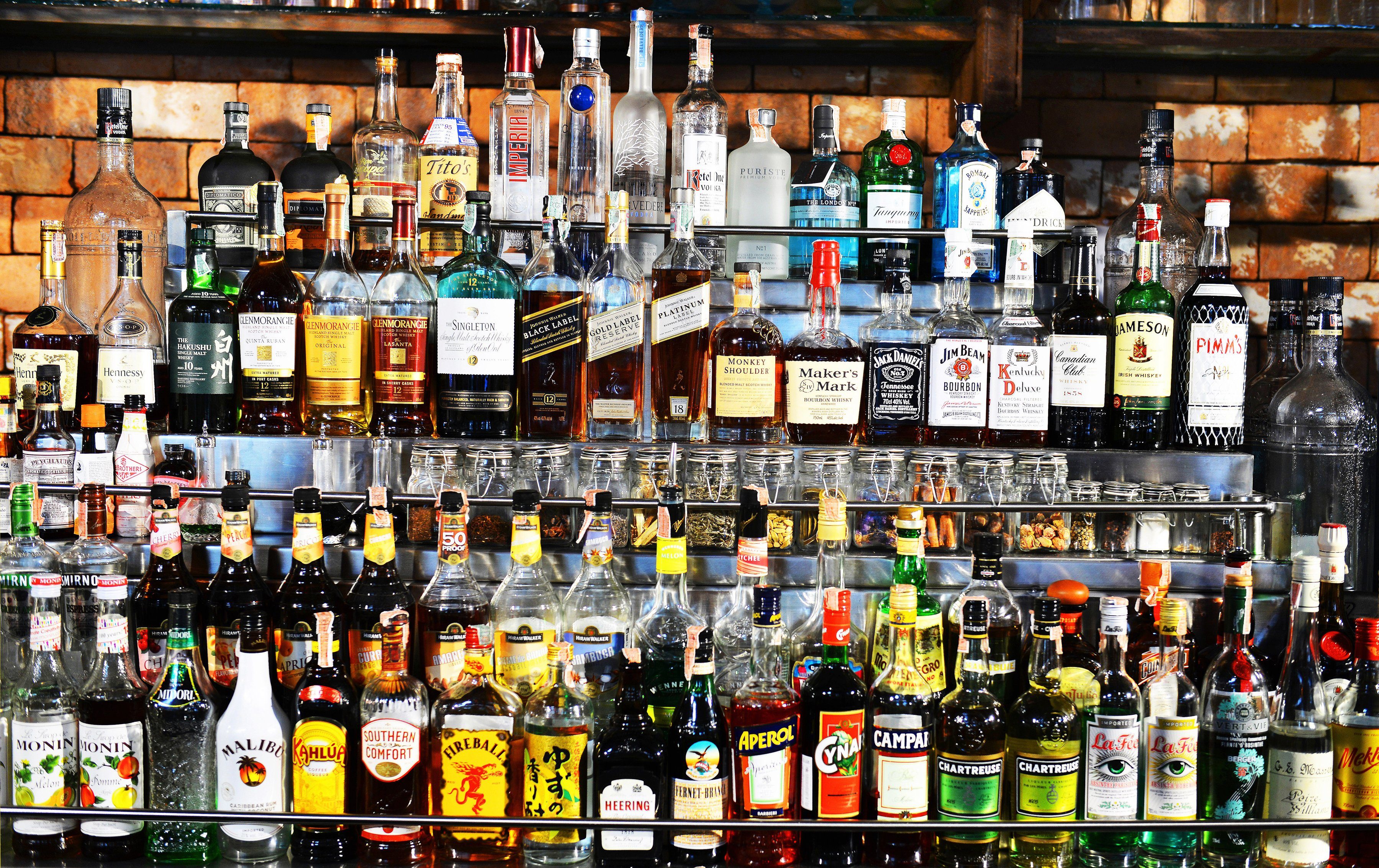 Papermoon Fototapete BAR REGAL WHISKEY COGNAC